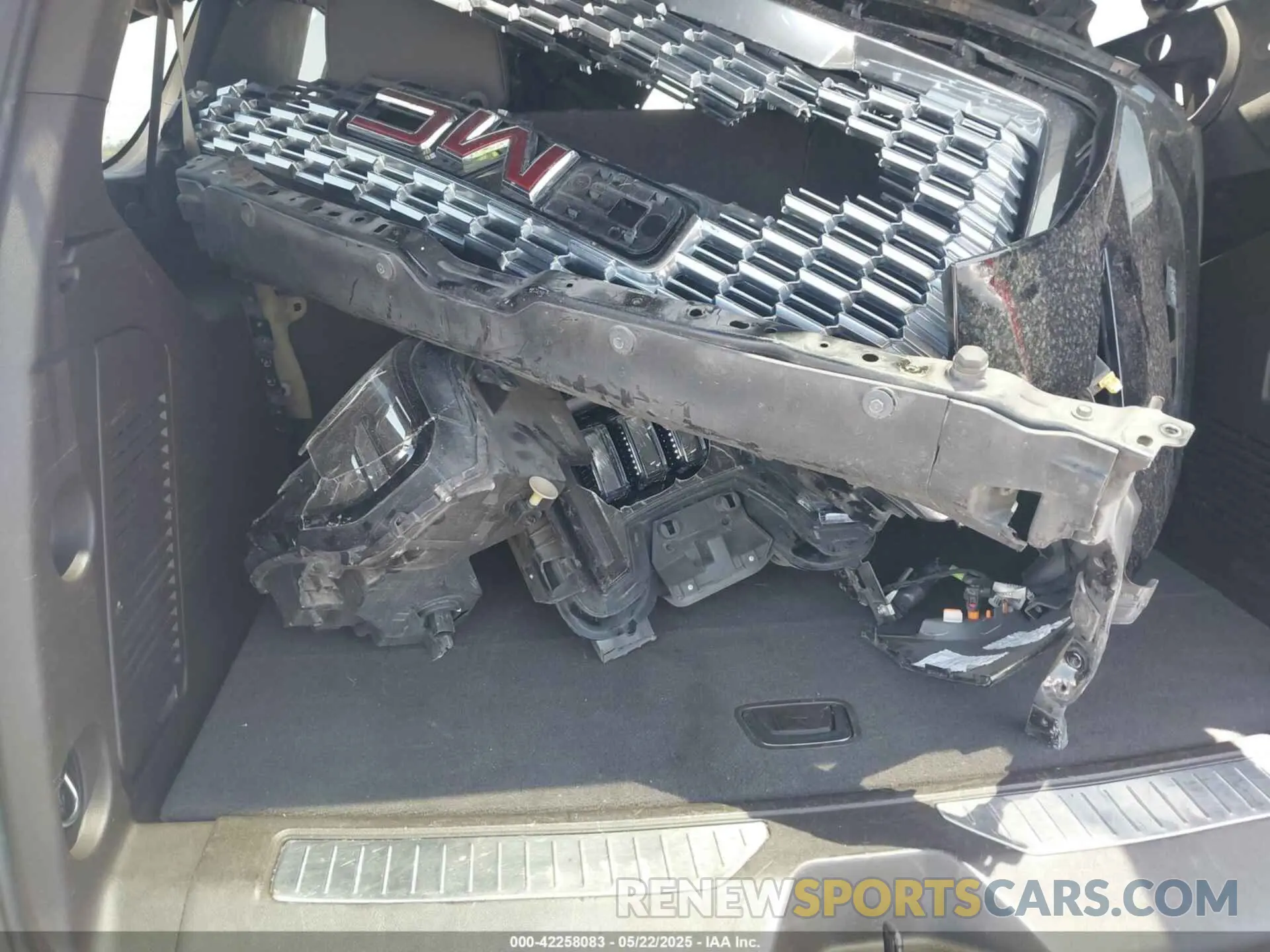 12 Фотография поврежденного автомобиля 1GKS1JKL1MR273702 GMC YUKON XL 2021