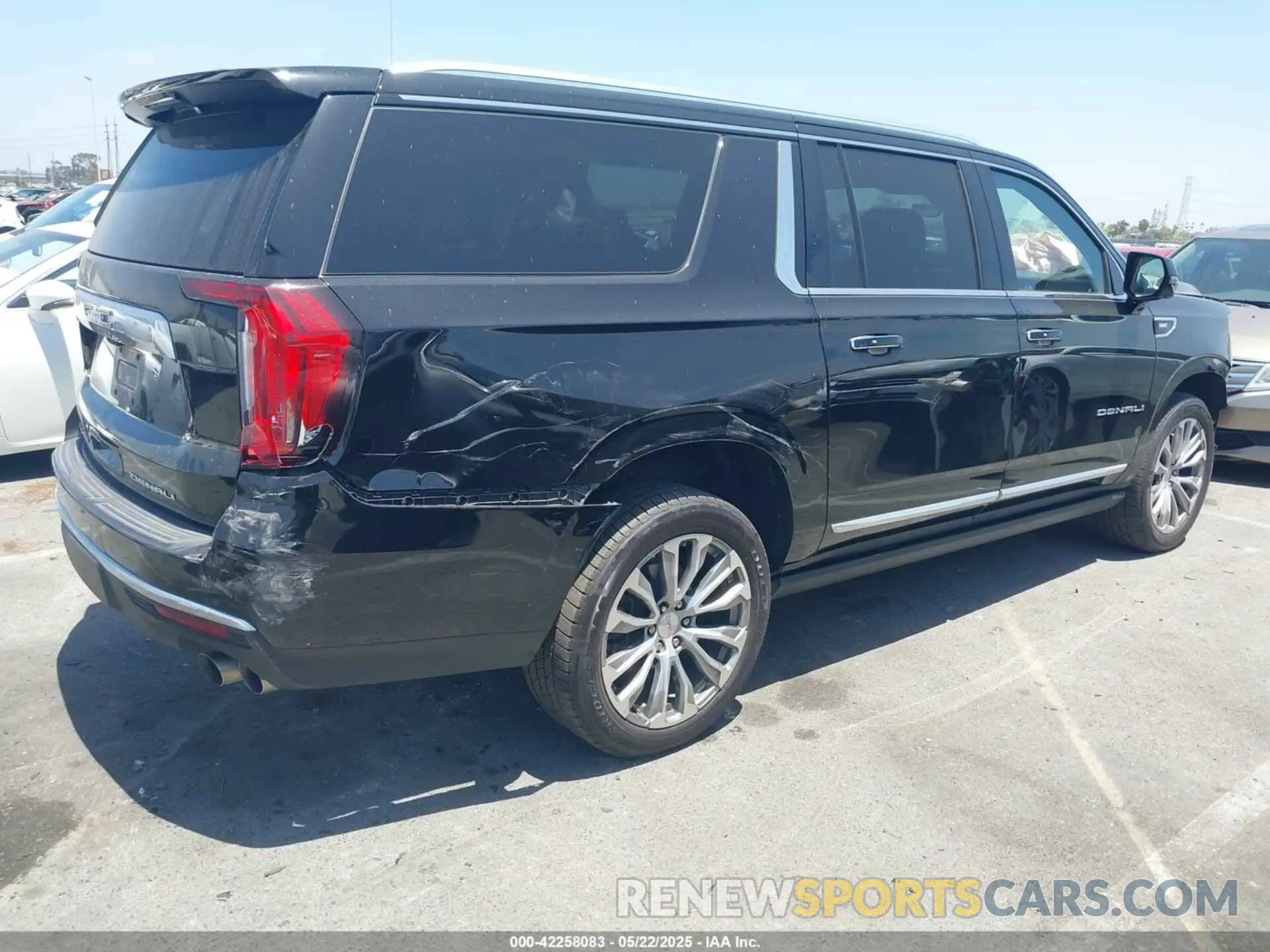 4 Фотография поврежденного автомобиля 1GKS1JKL1MR273702 GMC YUKON XL 2021