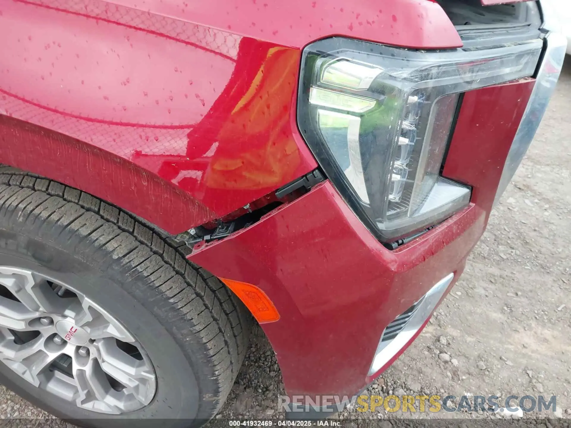 21 Photograph of a damaged car 1GKS2FKD4MR317470 GMC YUKON XL 2021