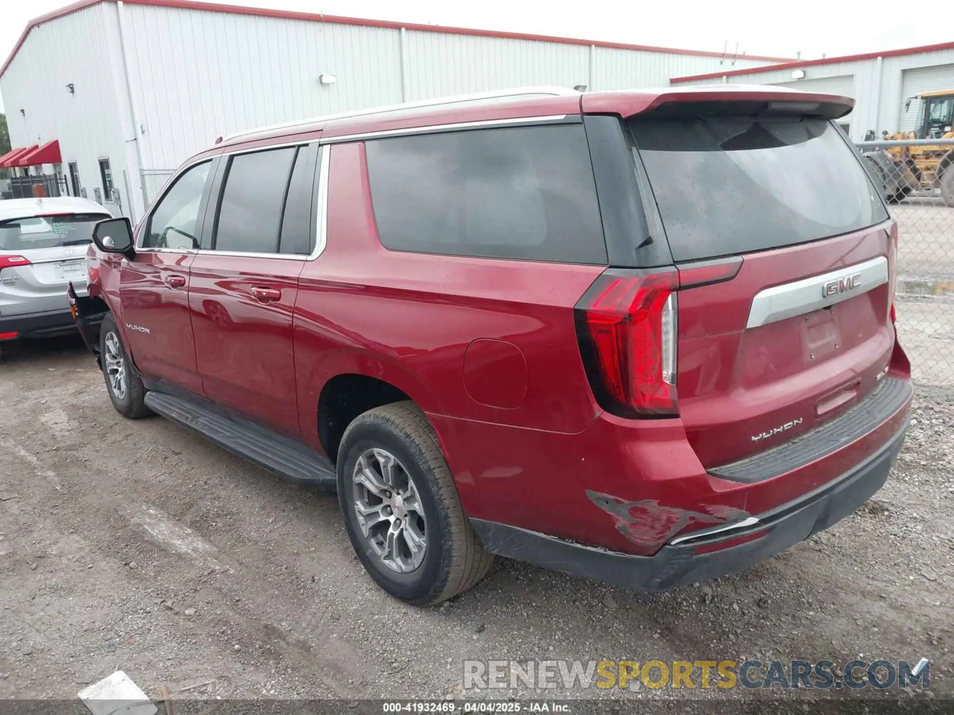 3 Photograph of a damaged car 1GKS2FKD4MR317470 GMC YUKON XL 2021