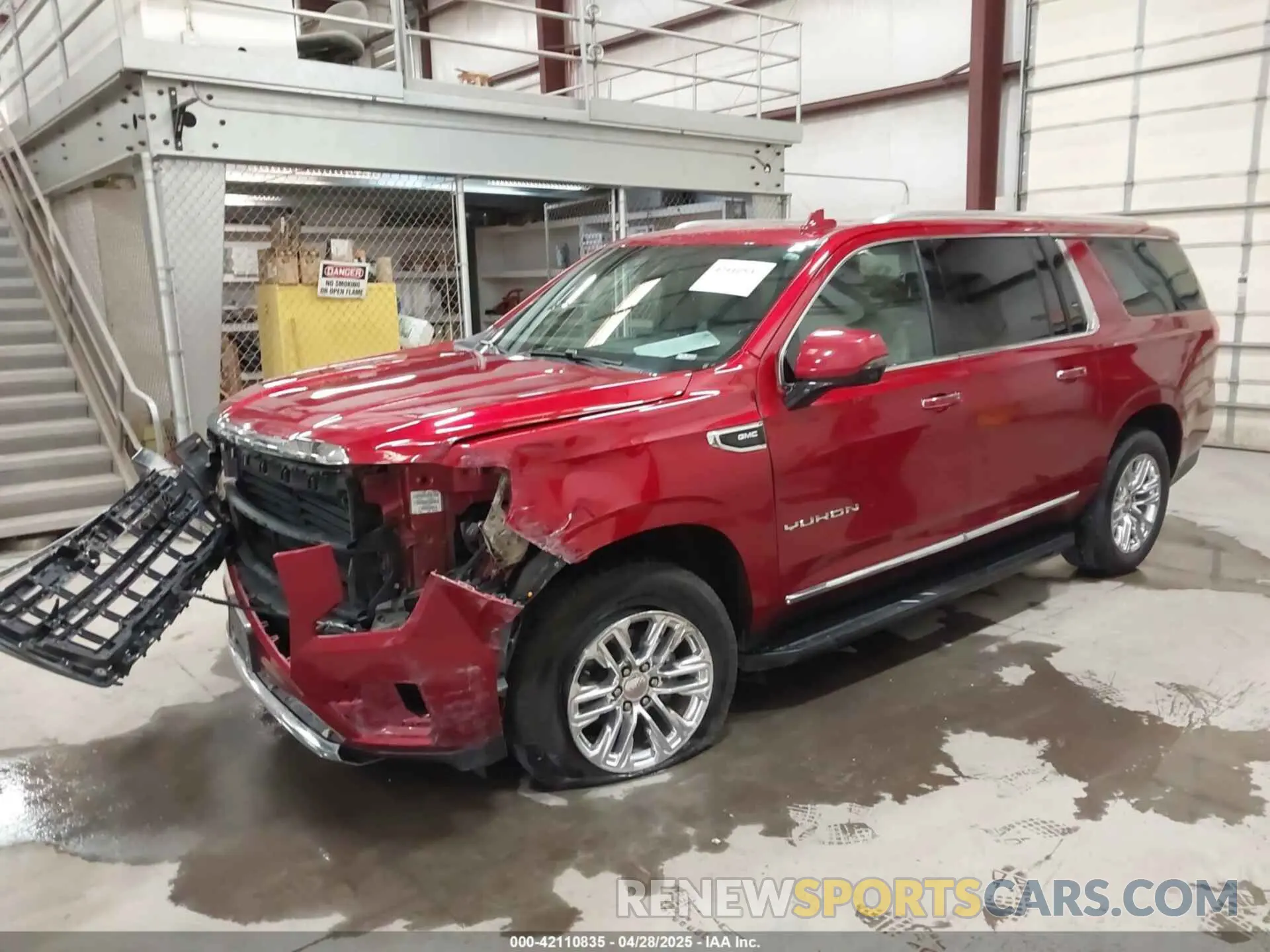 2 Photograph of a damaged car 1GKS2GKDXMR378862 GMC YUKON XL 2021