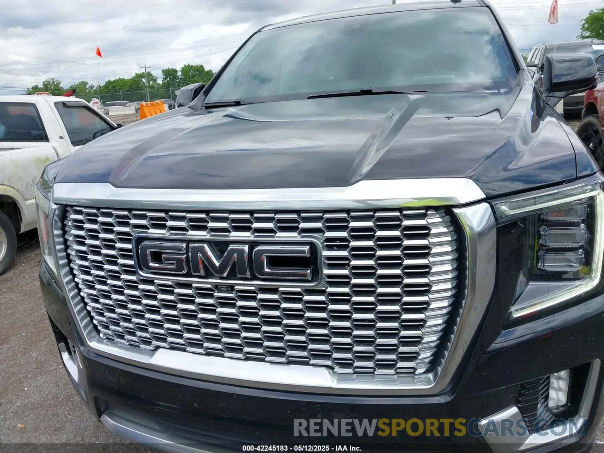 12 Photograph of a damaged car 1GKS2JKL2MR142534 GMC YUKON XL 2021