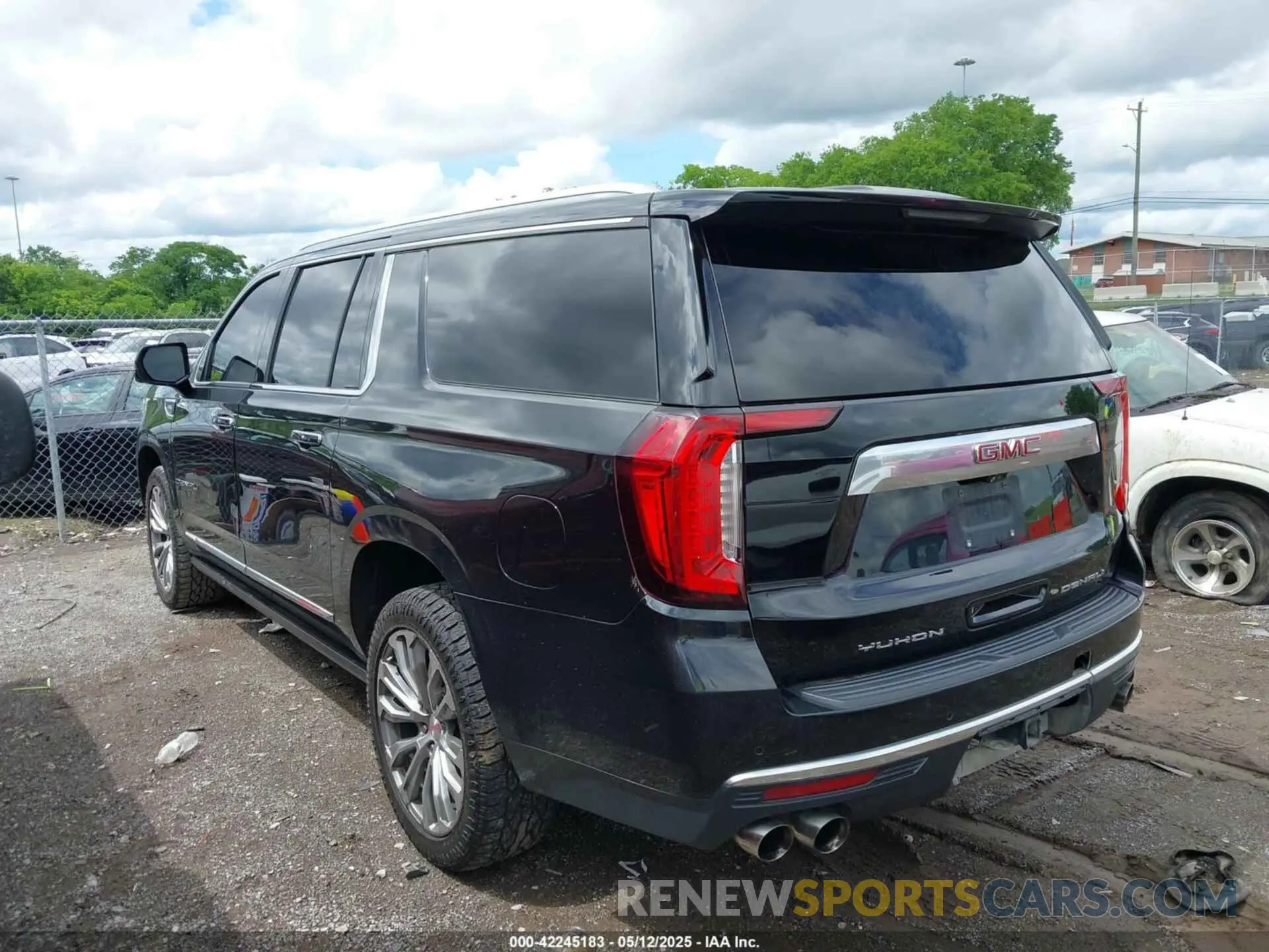 14 Photograph of a damaged car 1GKS2JKL2MR142534 GMC YUKON XL 2021