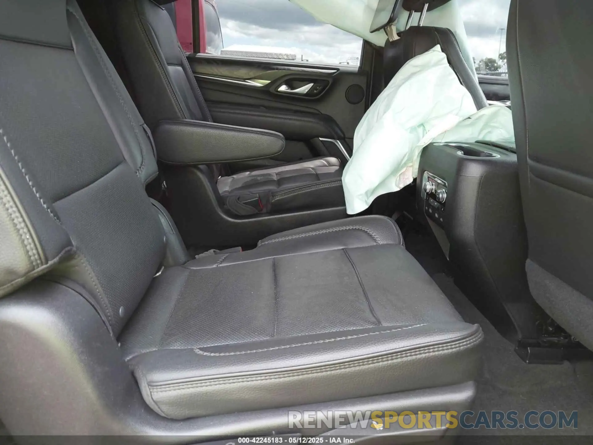 8 Photograph of a damaged car 1GKS2JKL2MR142534 GMC YUKON XL 2021