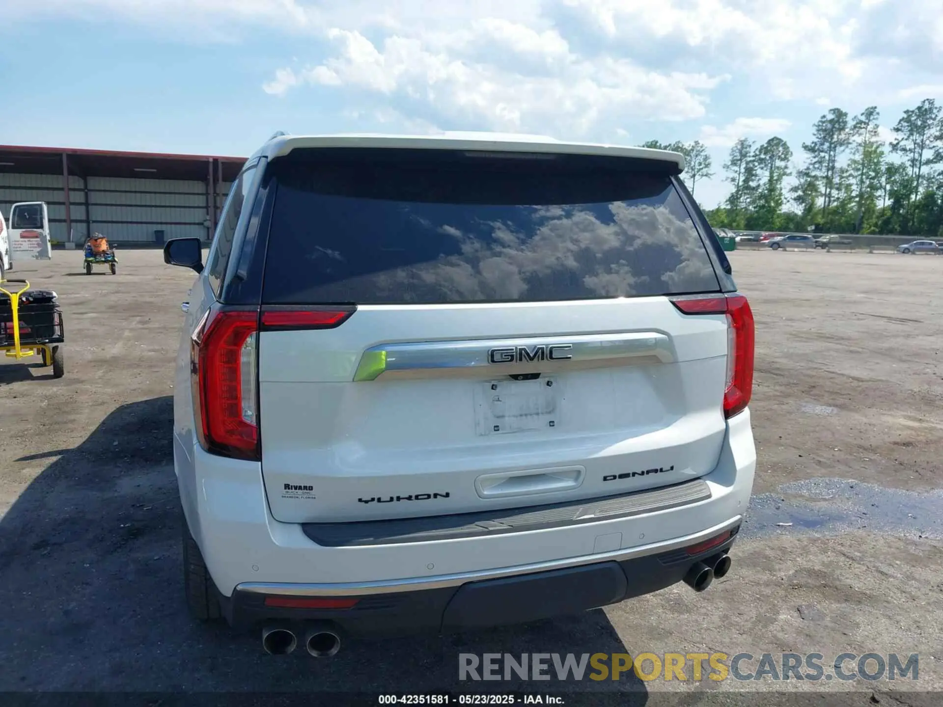 16 Photograph of a damaged car 1GKS2JKL2MR290165 GMC YUKON XL 2021