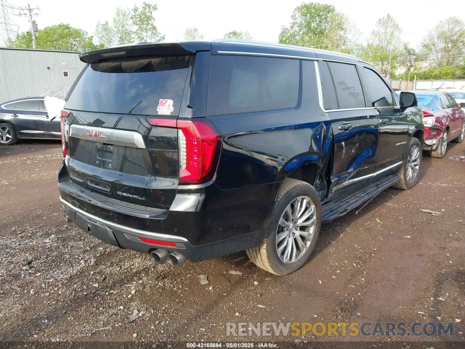 4 Photograph of a damaged car 1GKS2JKL2MR416881 GMC YUKON XL 2021
