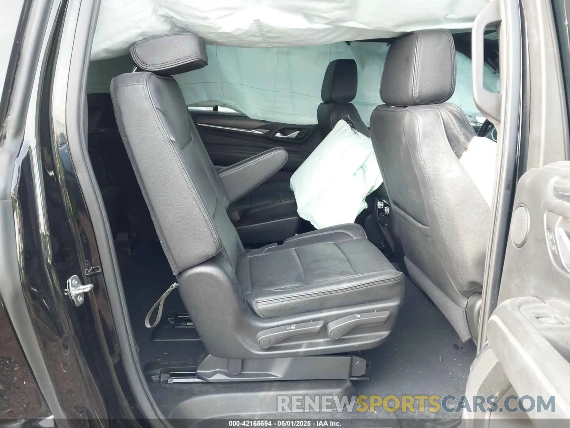 8 Photograph of a damaged car 1GKS2JKL2MR416881 GMC YUKON XL 2021