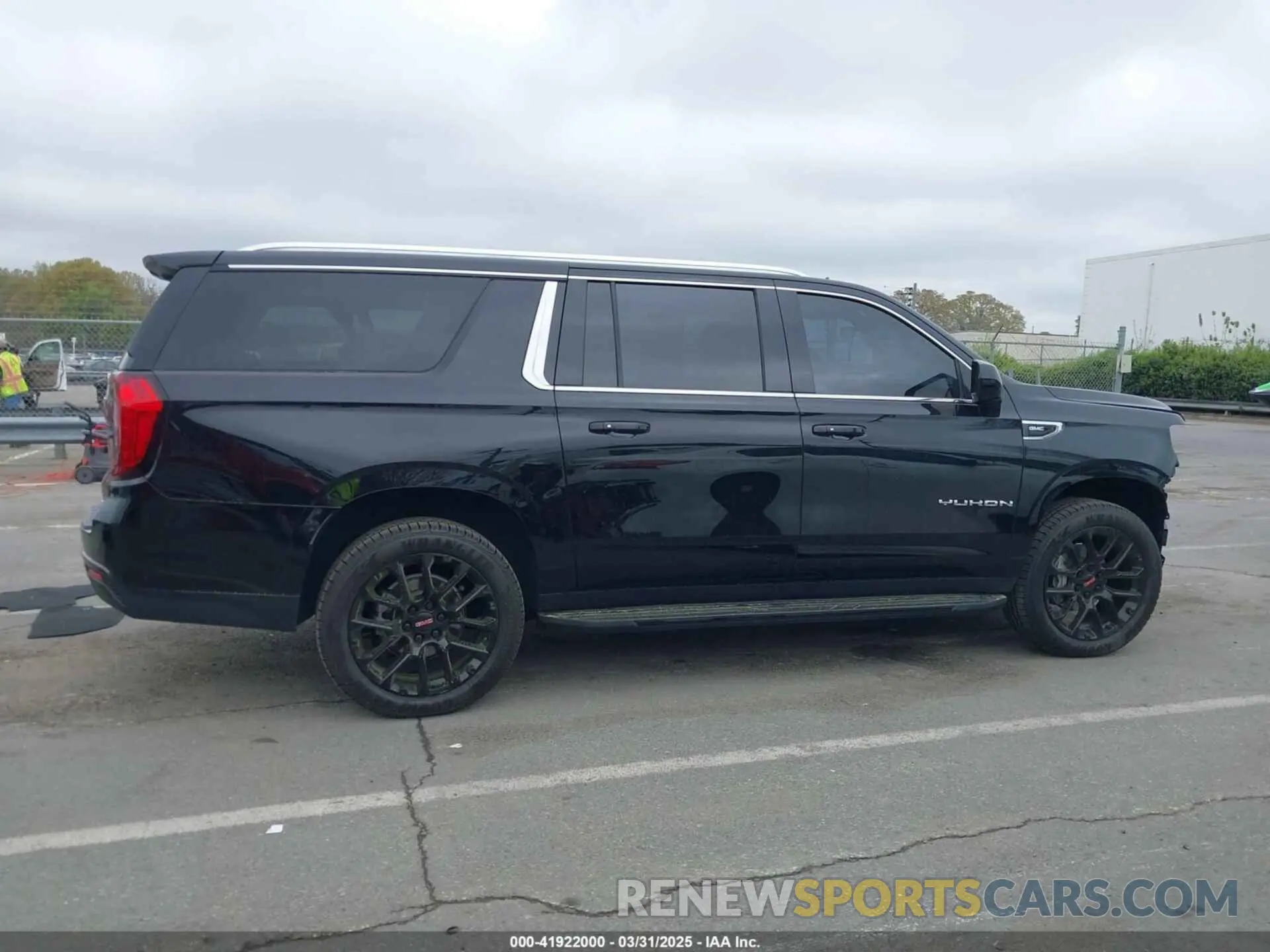13 Фотография поврежденного автомобиля 1GKS1FKD1NR320654 GMC YUKON XL 2022
