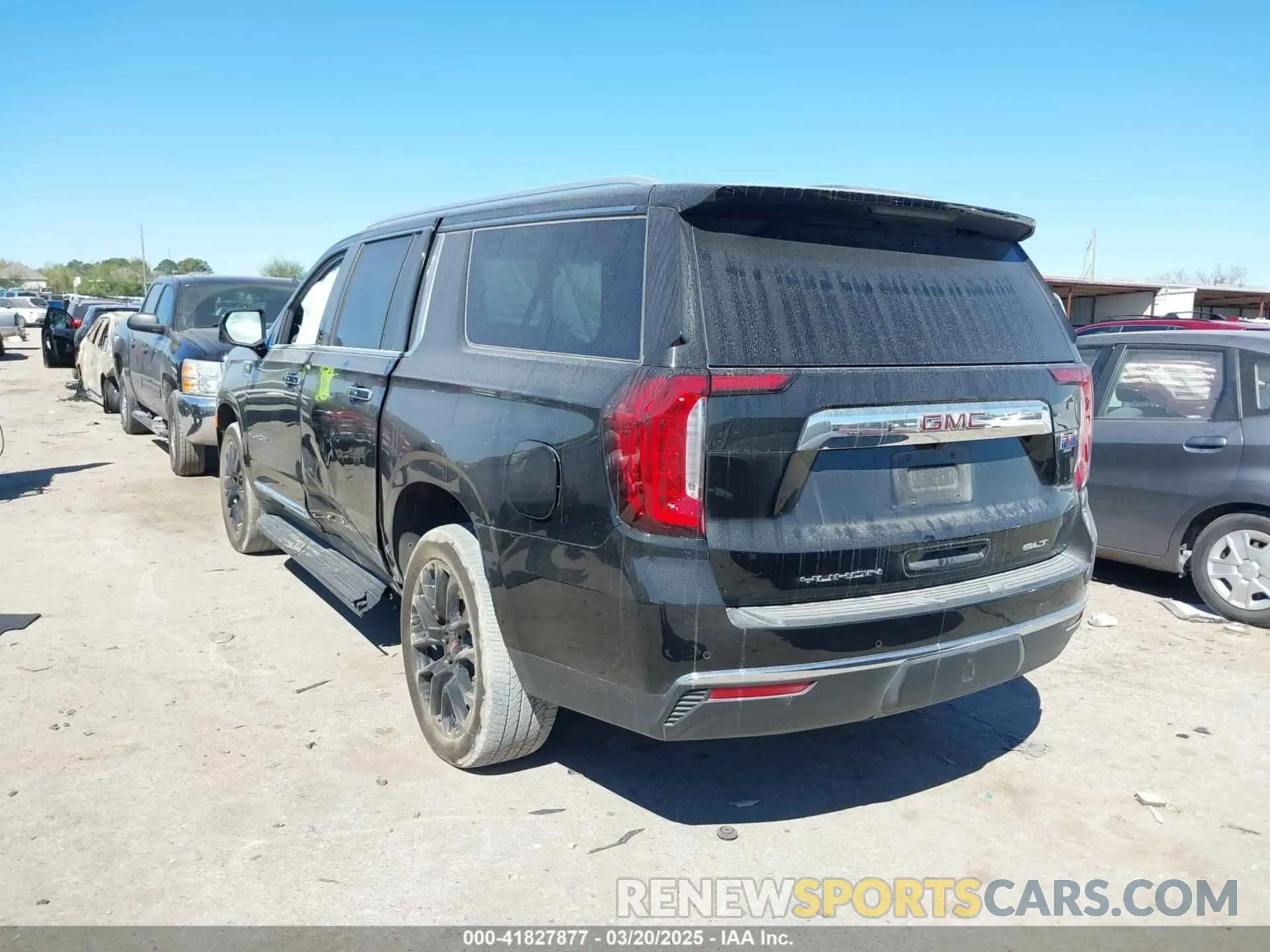 3 Photograph of a damaged car 1GKS1GKD0NR306038 GMC YUKON XL 2022