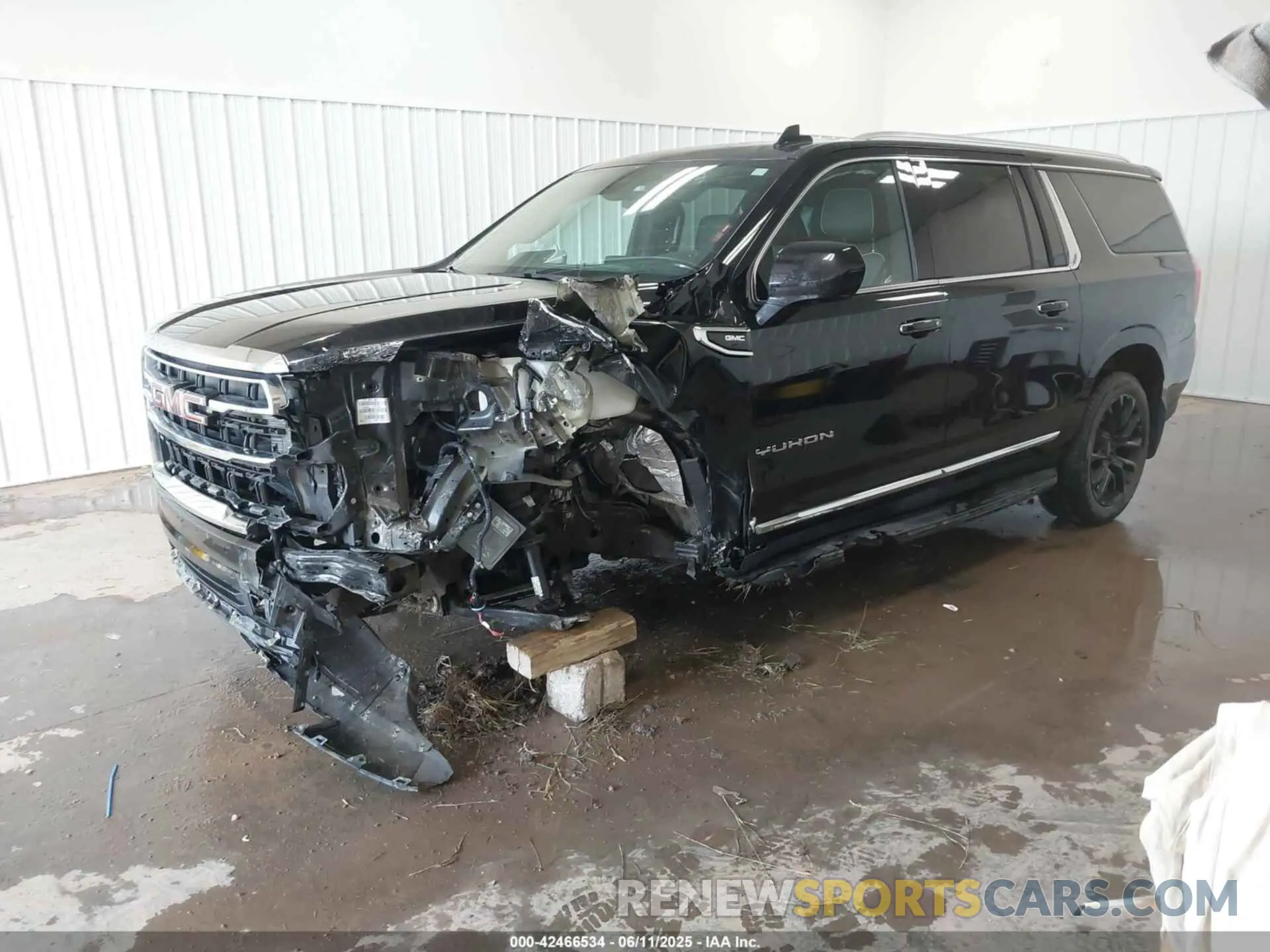 2 Photograph of a damaged car 1GKS2GKD7NR258955 GMC YUKON XL 2022