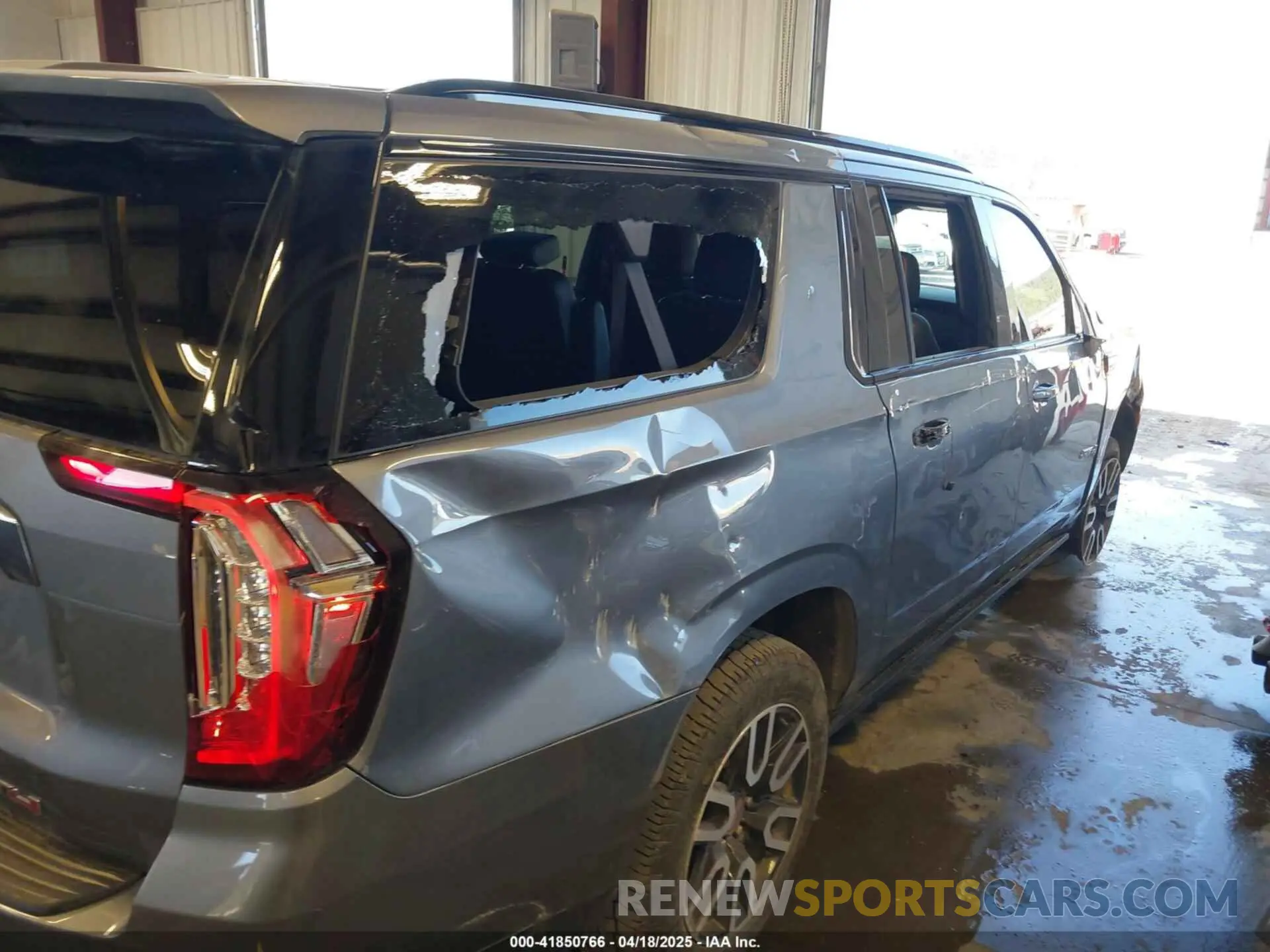 18 Фотография поврежденного автомобиля 1GKS2HKL0NR149203 GMC YUKON XL 2022