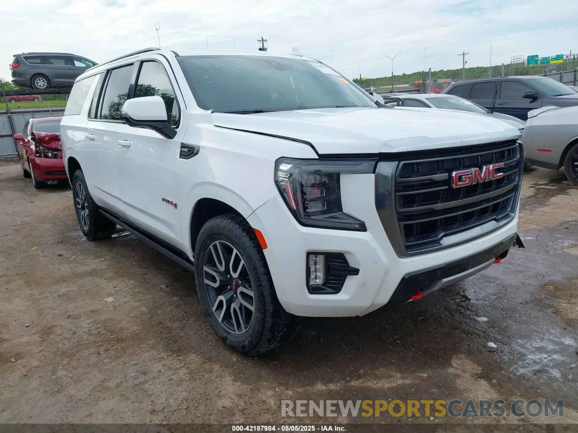 1 Фотография поврежденного автомобиля 1GKS2HKL4NR150032 GMC YUKON XL 2022