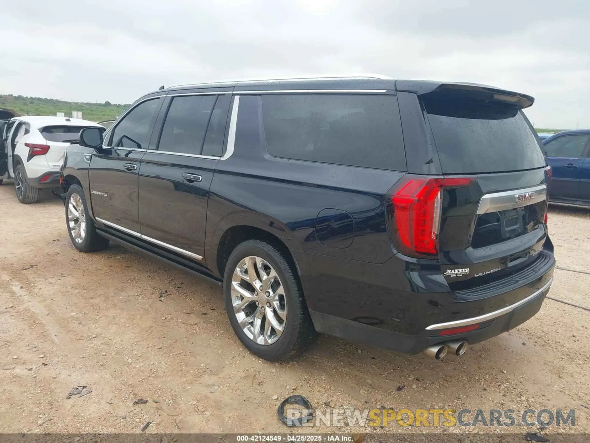 3 Фотография поврежденного автомобиля 1GKS2JKL7NR145883 GMC YUKON XL 2022