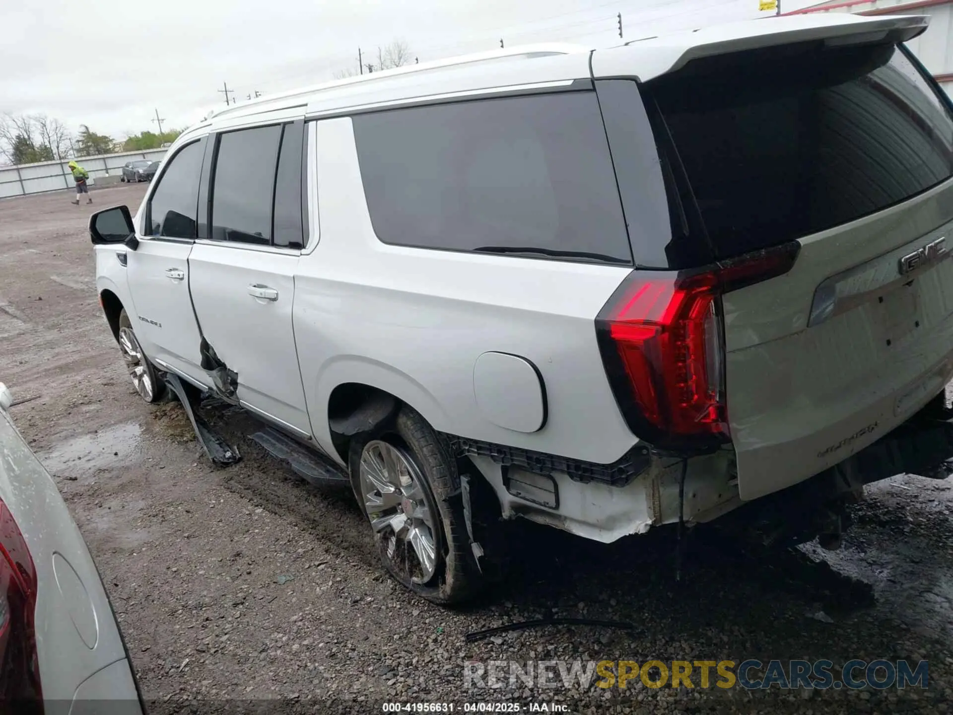3 Photograph of a damaged car 1GKS2JKT9NR284669 GMC YUKON XL 2022