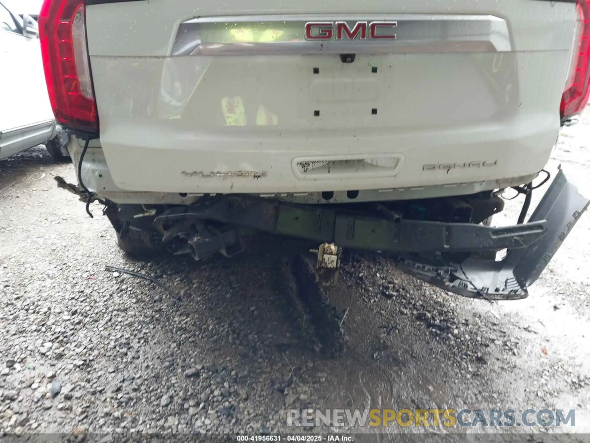 6 Photograph of a damaged car 1GKS2JKT9NR284669 GMC YUKON XL 2022