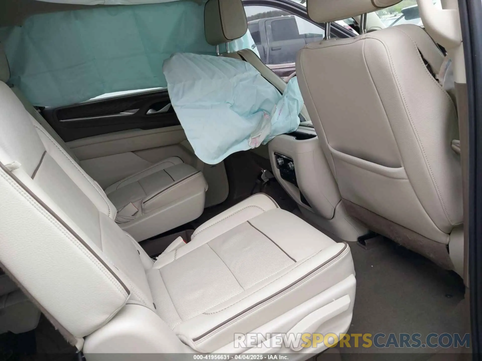 8 Photograph of a damaged car 1GKS2JKT9NR284669 GMC YUKON XL 2022