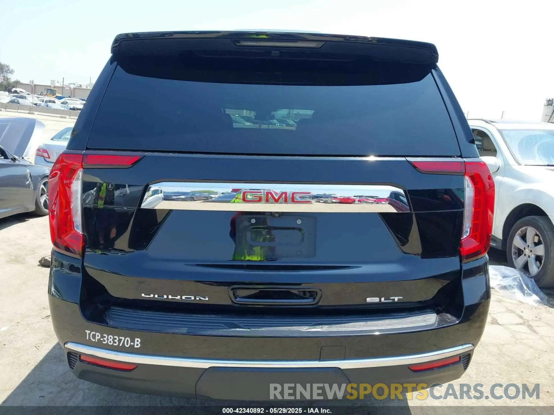 16 Photograph of a damaged car 1GKS1GKD7PR155430 GMC YUKON XL 2023
