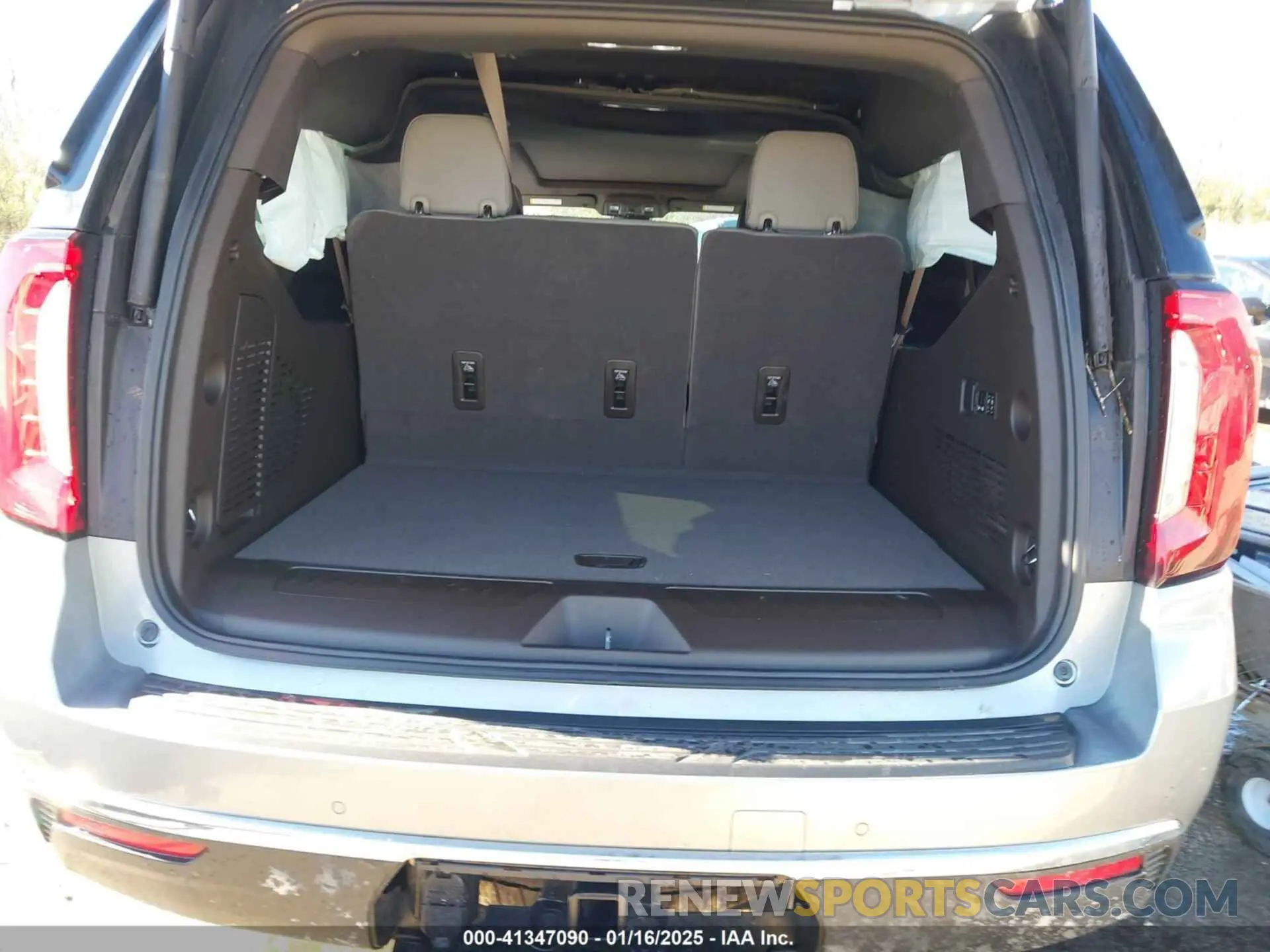 8 Фотография поврежденного автомобиля 1GKS1GKT3PR554746 GMC YUKON XL 2023