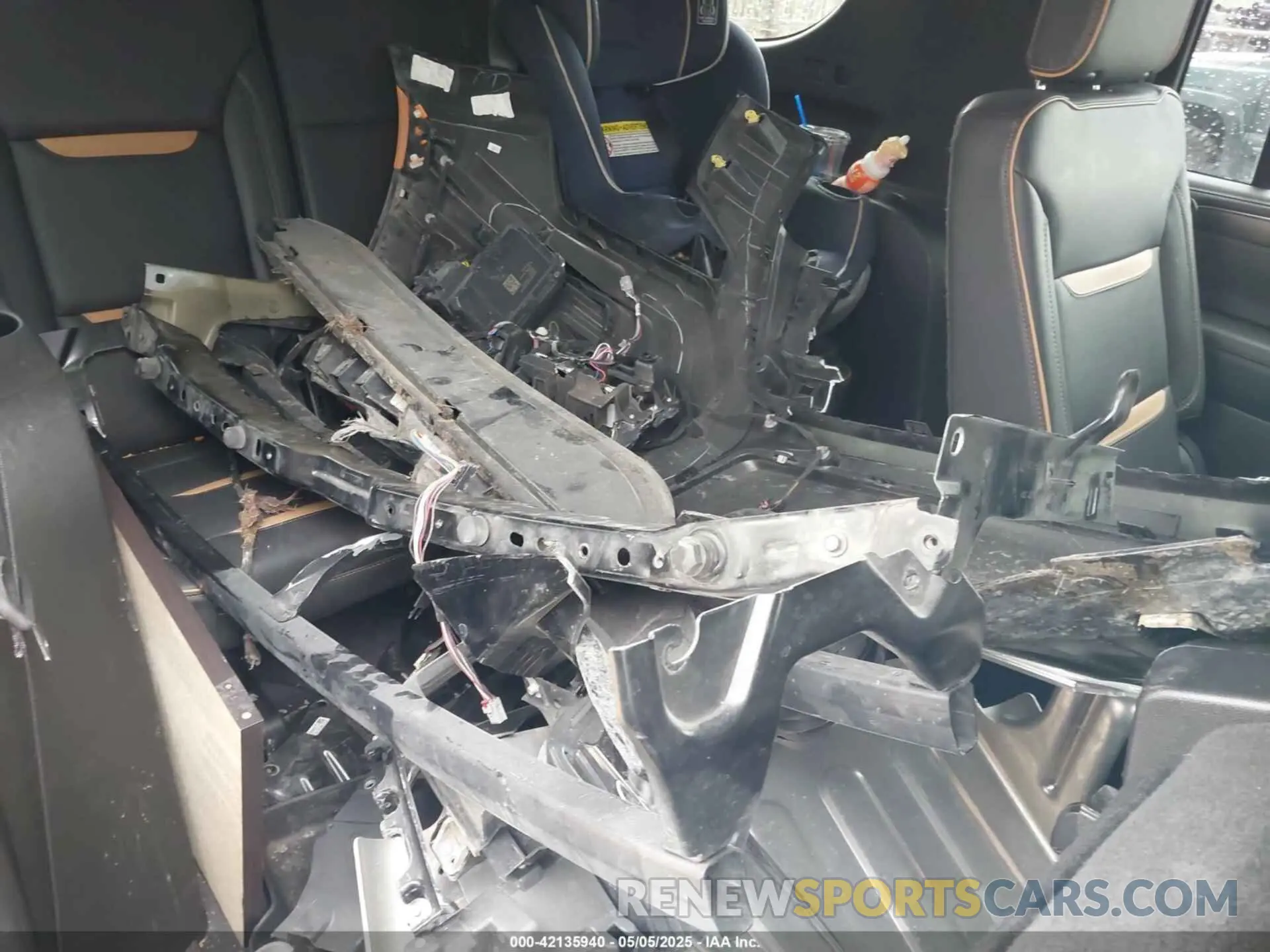 12 Photograph of a damaged car 1GKS2HKL8PR235216 GMC YUKON XL 2023