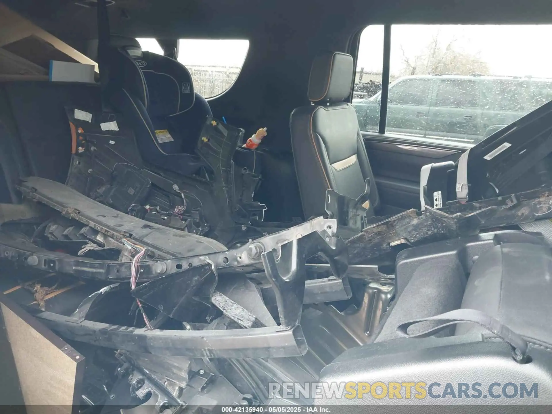 8 Photograph of a damaged car 1GKS2HKL8PR235216 GMC YUKON XL 2023