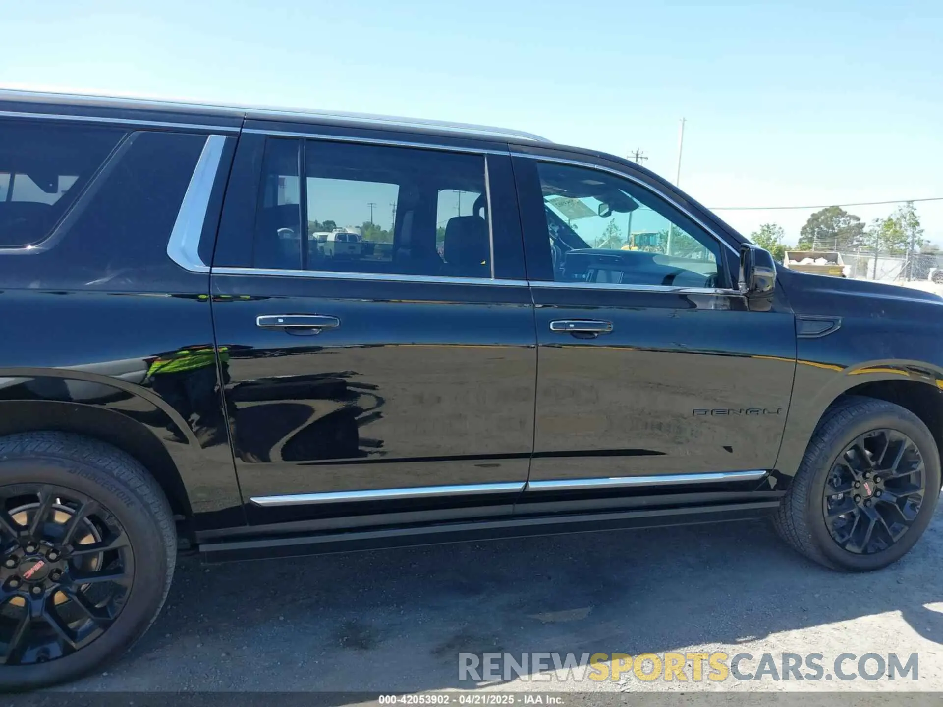 14 Photograph of a damaged car 1GKS2JKL0PR242832 GMC YUKON XL 2023