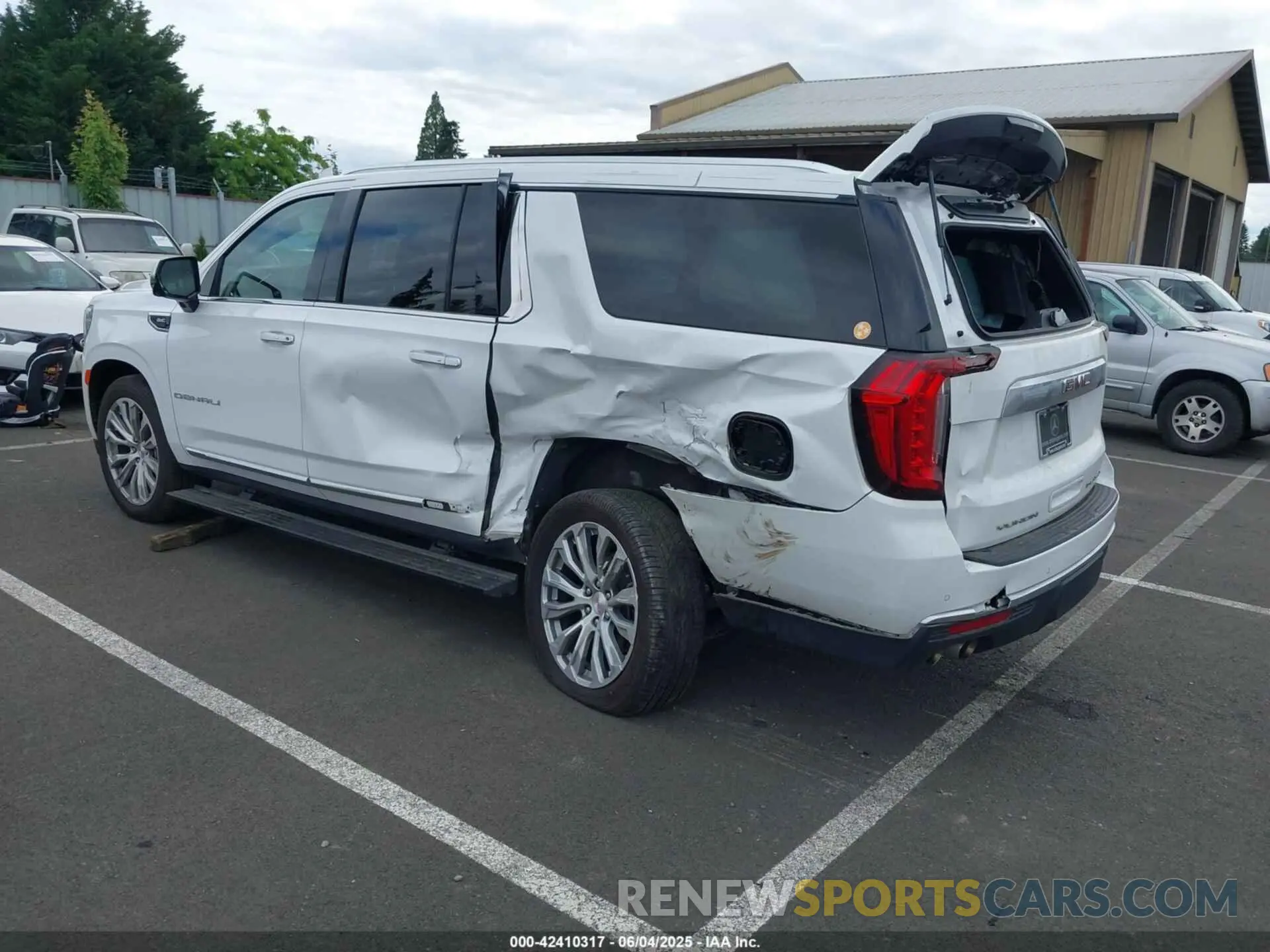3 Photograph of a damaged car 1GKS2JKL0PR301037 GMC YUKON XL 2023