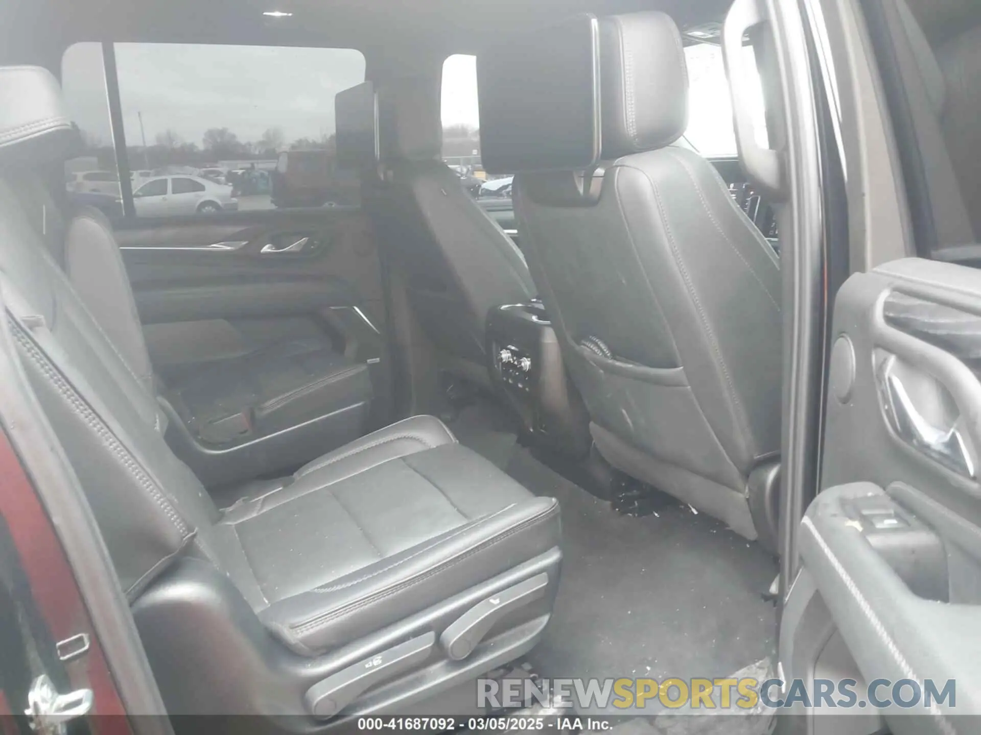 8 Photograph of a damaged car 1GKS2JKL5PR500973 GMC YUKON XL 2023