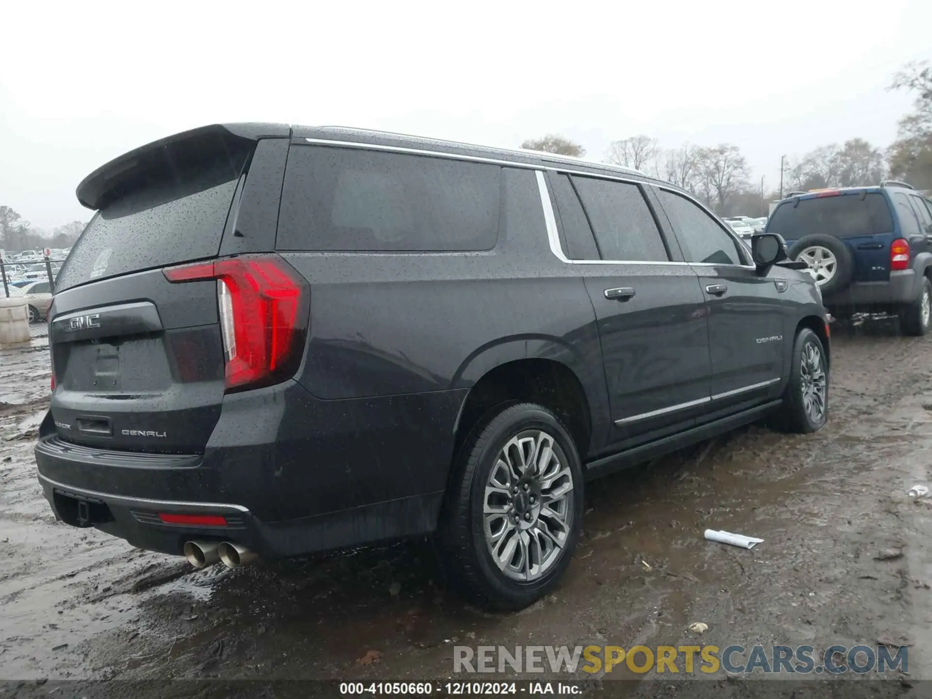 4 Photograph of a damaged car 1GKS2KKL3PR373064 GMC YUKON XL 2023