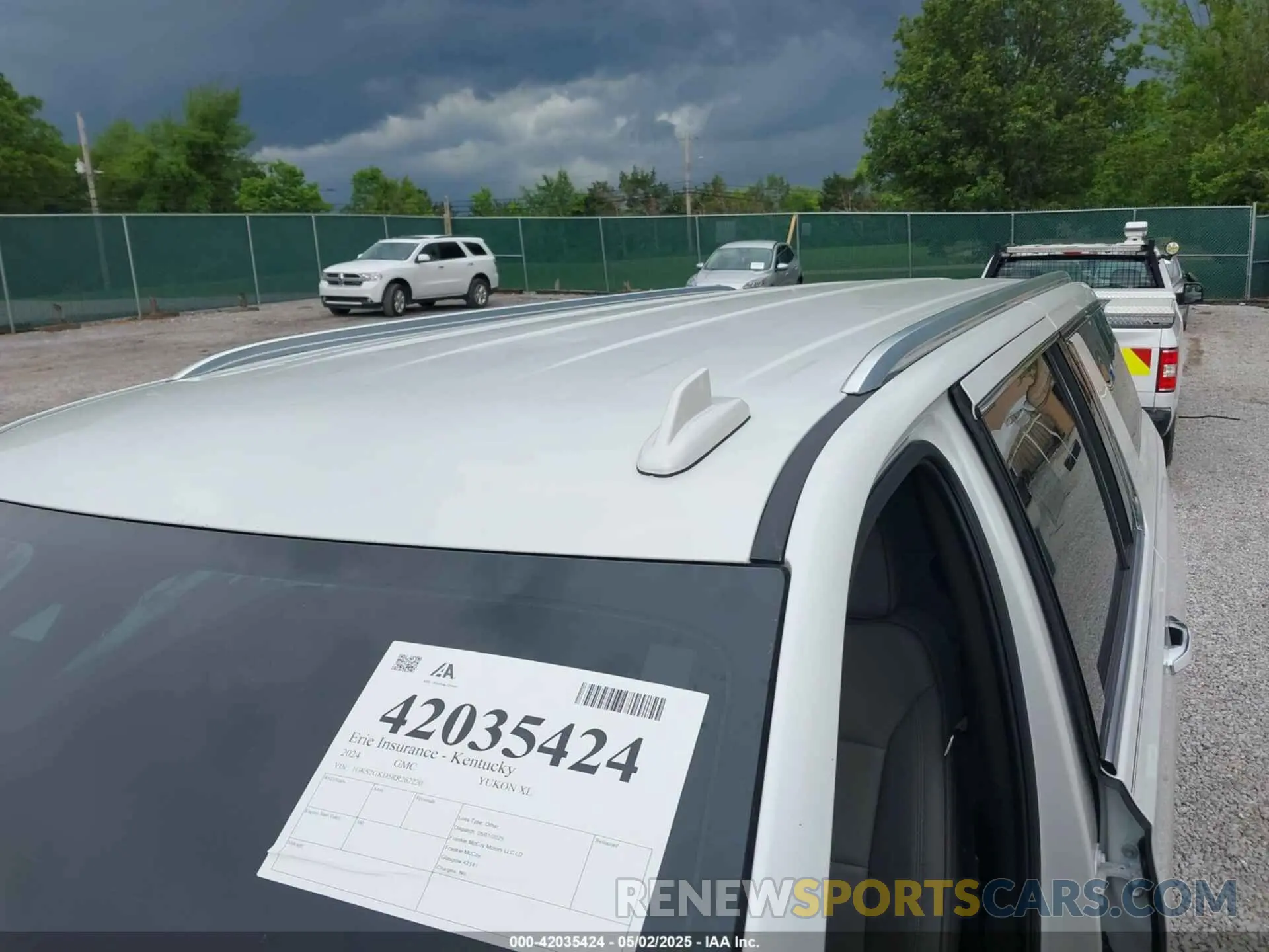 17 Photograph of a damaged car 1GKS2GKD5RR262220 GMC YUKON XL 2024