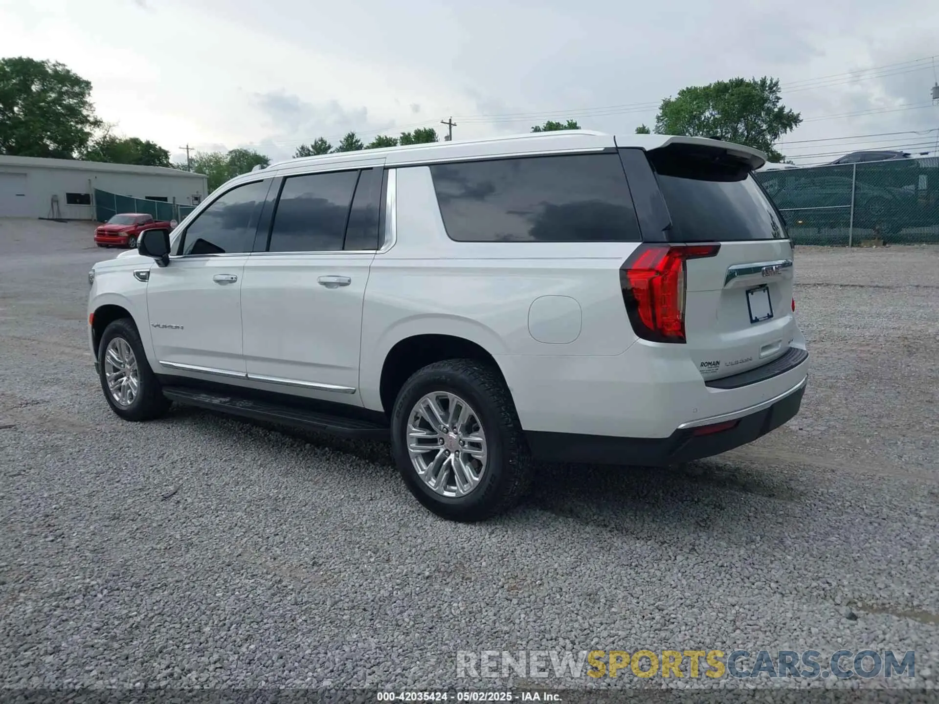 3 Photograph of a damaged car 1GKS2GKD5RR262220 GMC YUKON XL 2024