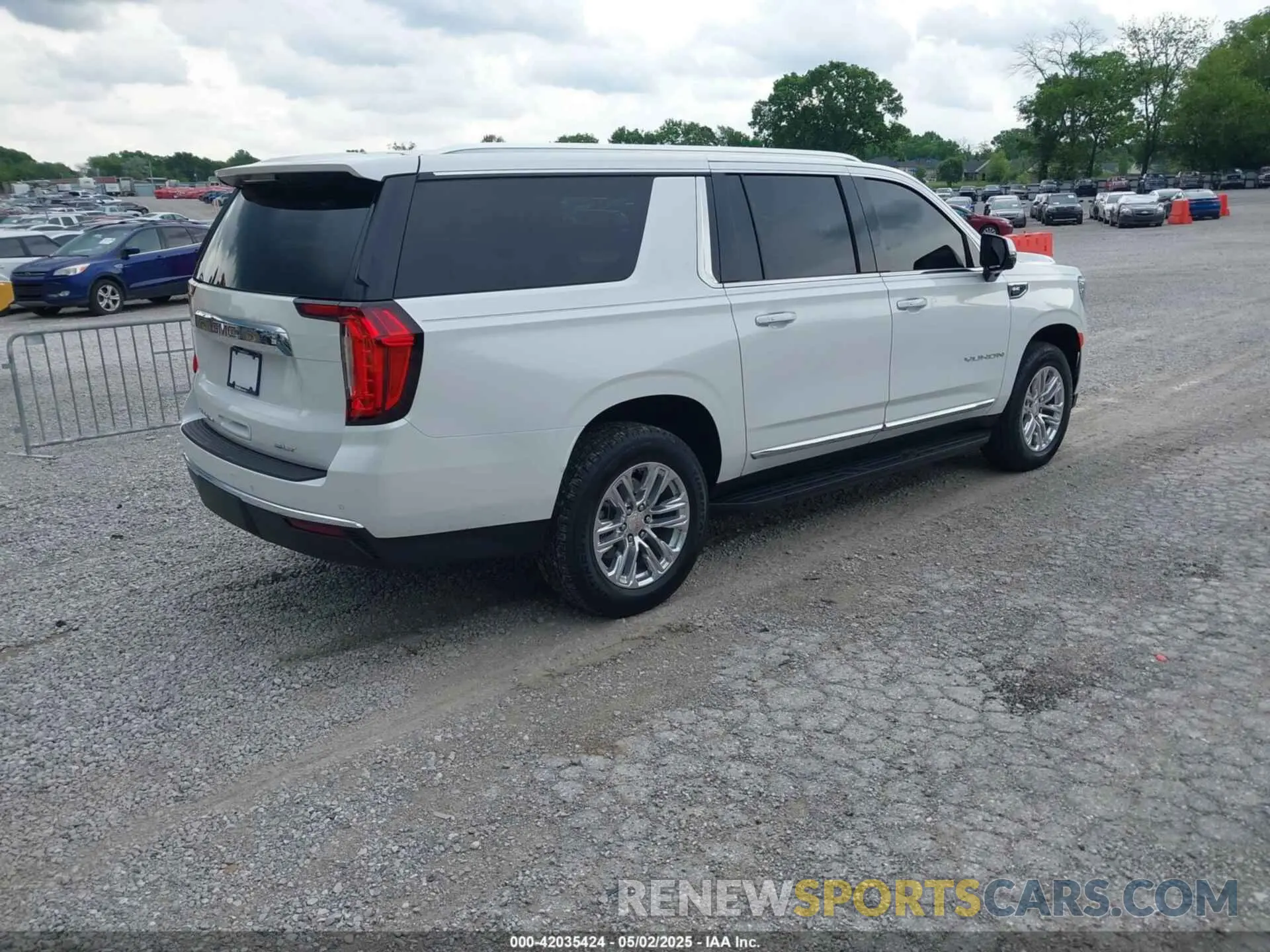 4 Photograph of a damaged car 1GKS2GKD5RR262220 GMC YUKON XL 2024