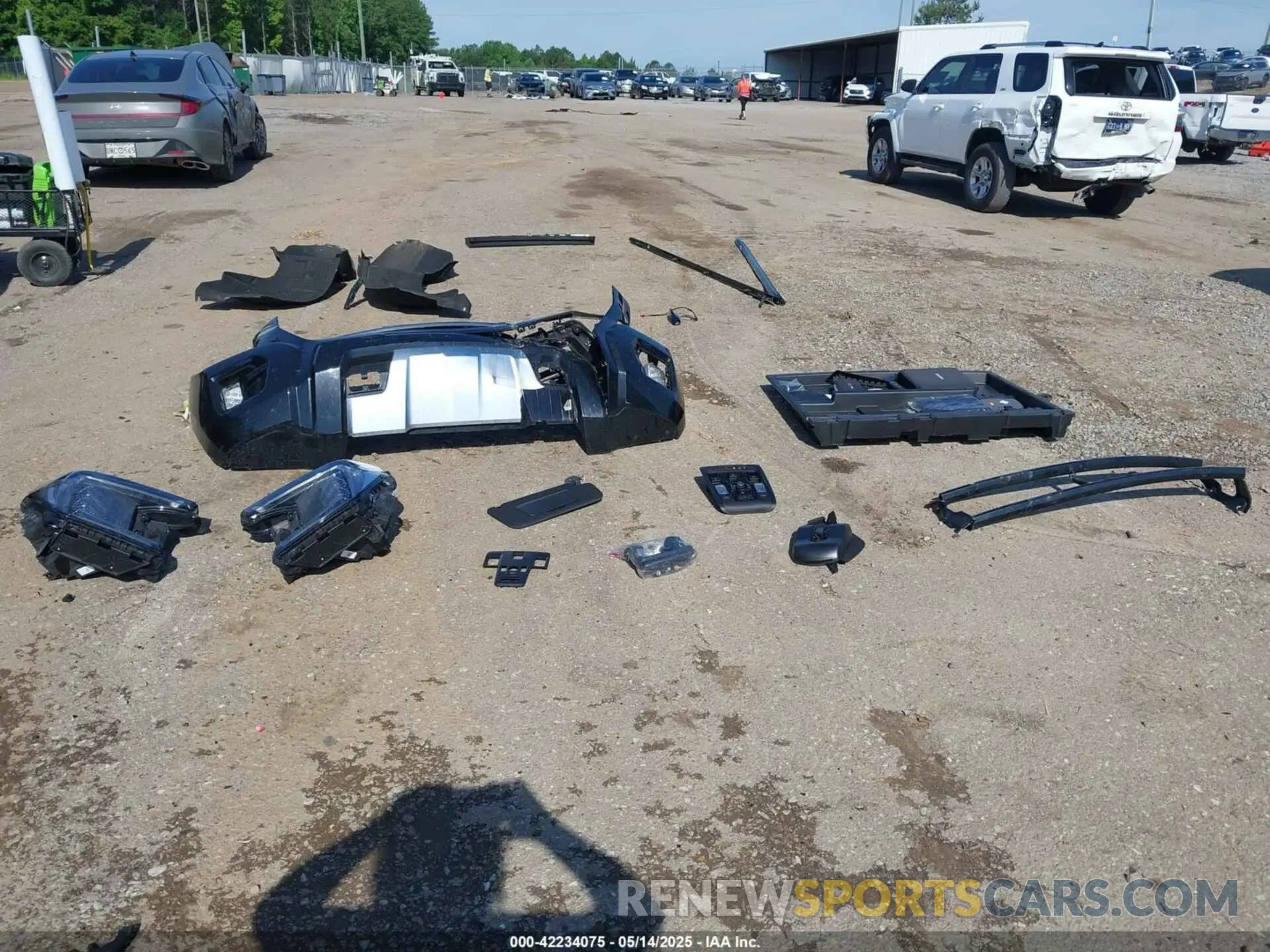 12 Фотография поврежденного автомобиля 1GKS2HKD1RR315789 GMC YUKON XL 2024