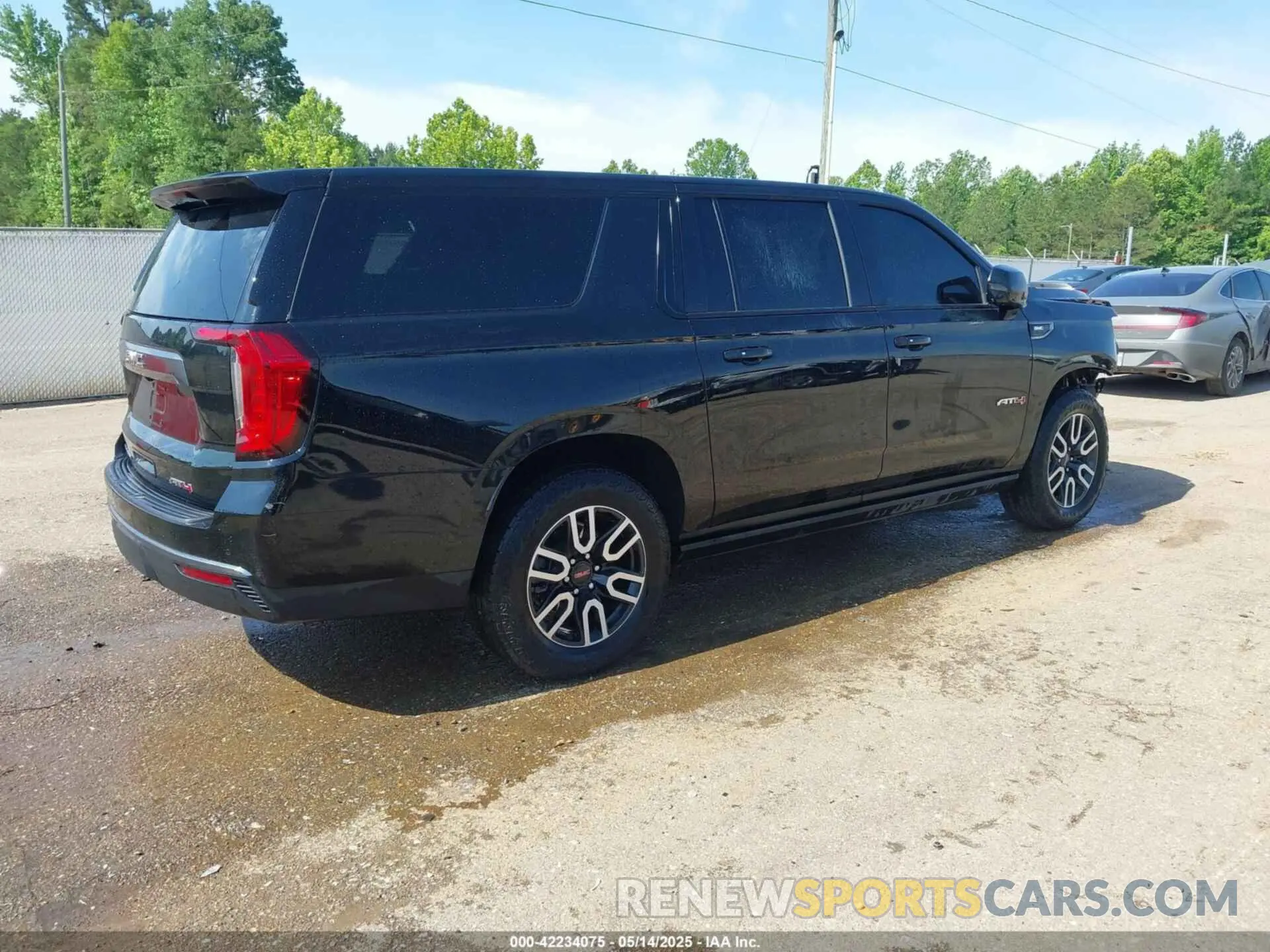 4 Фотография поврежденного автомобиля 1GKS2HKD1RR315789 GMC YUKON XL 2024