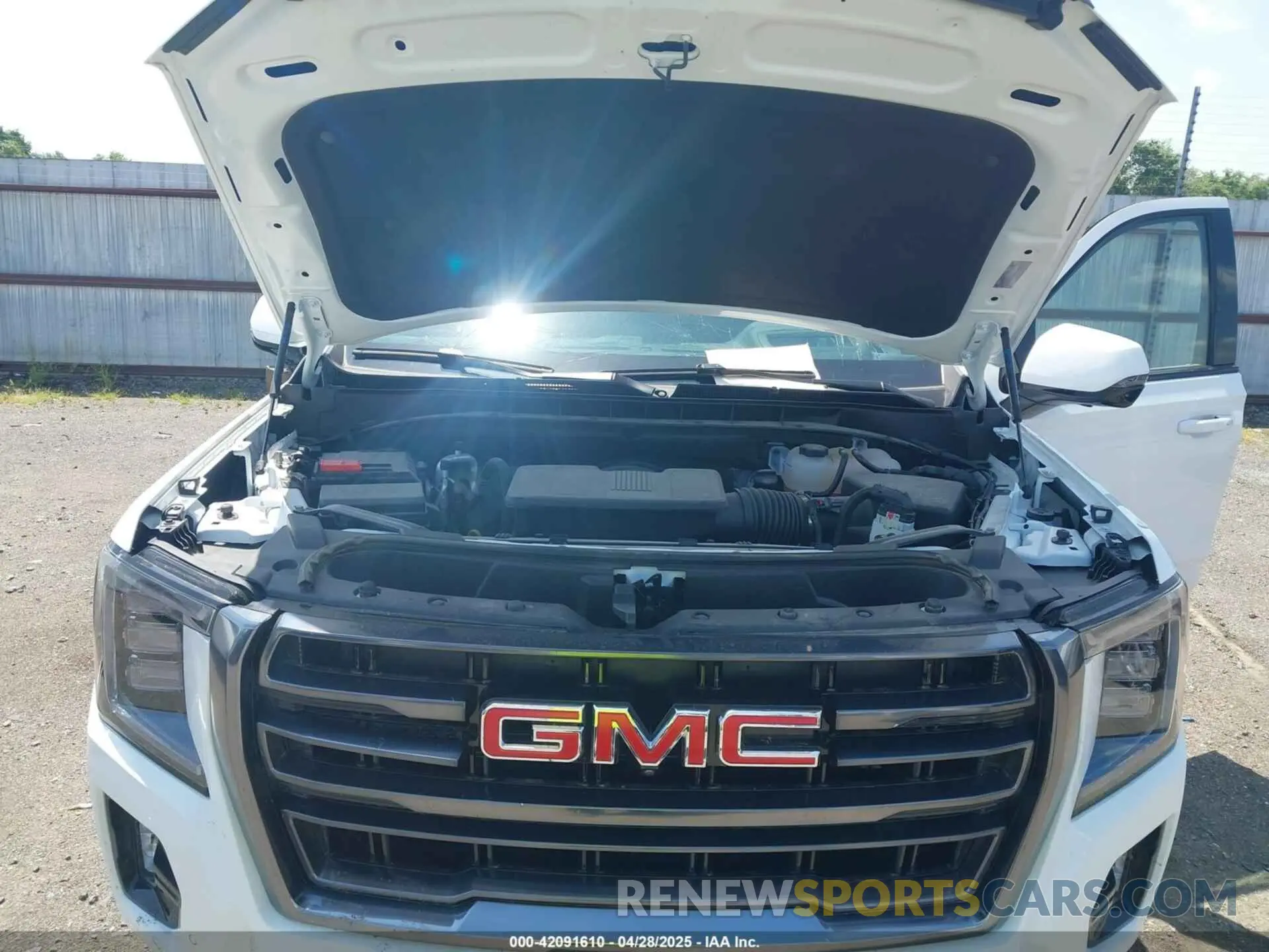 10 Photograph of a damaged car 1GKS2HKD1RR344757 GMC YUKON XL 2024
