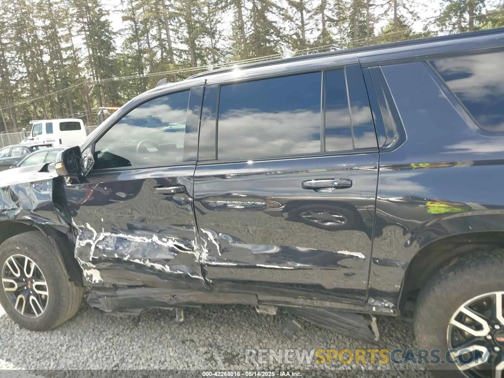 14 Фотография поврежденного автомобиля 1GKS2HKD1RR379217 GMC YUKON XL 2024
