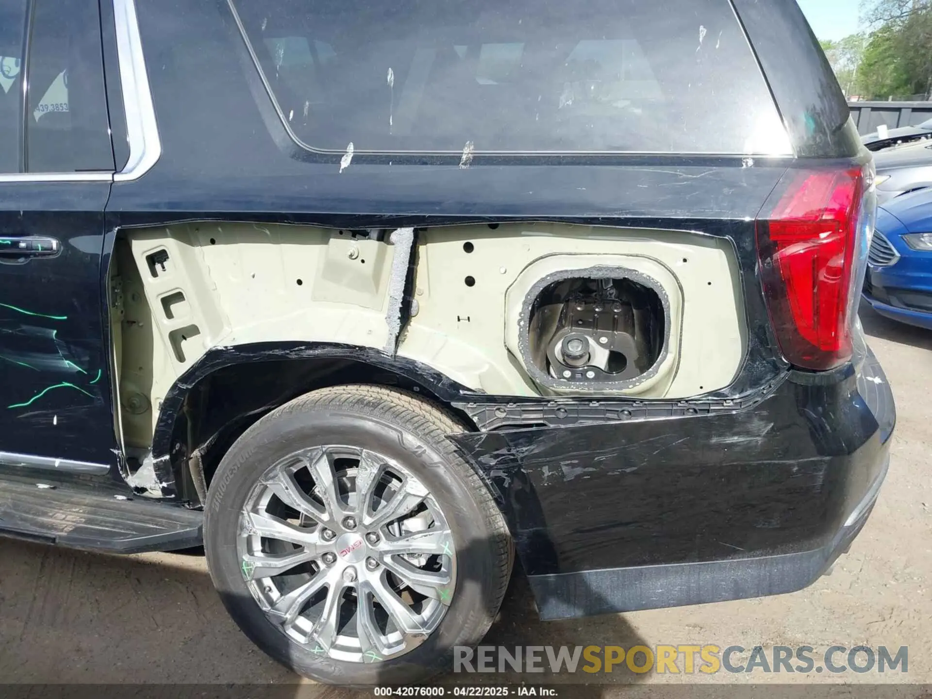 17 Фотография поврежденного автомобиля 1GKS2JKL6RR122326 GMC YUKON XL 2024