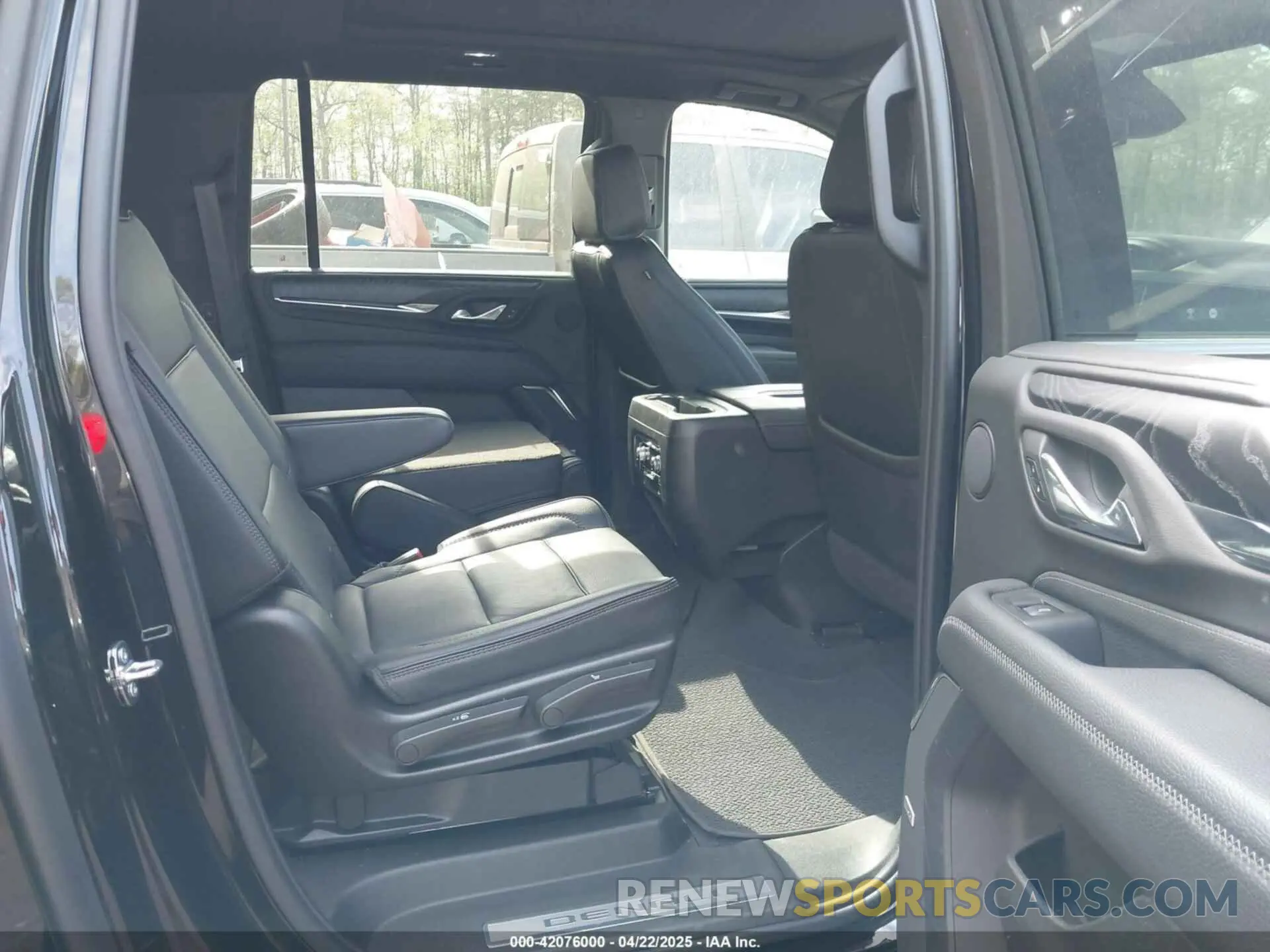 8 Фотография поврежденного автомобиля 1GKS2JKL6RR122326 GMC YUKON XL 2024