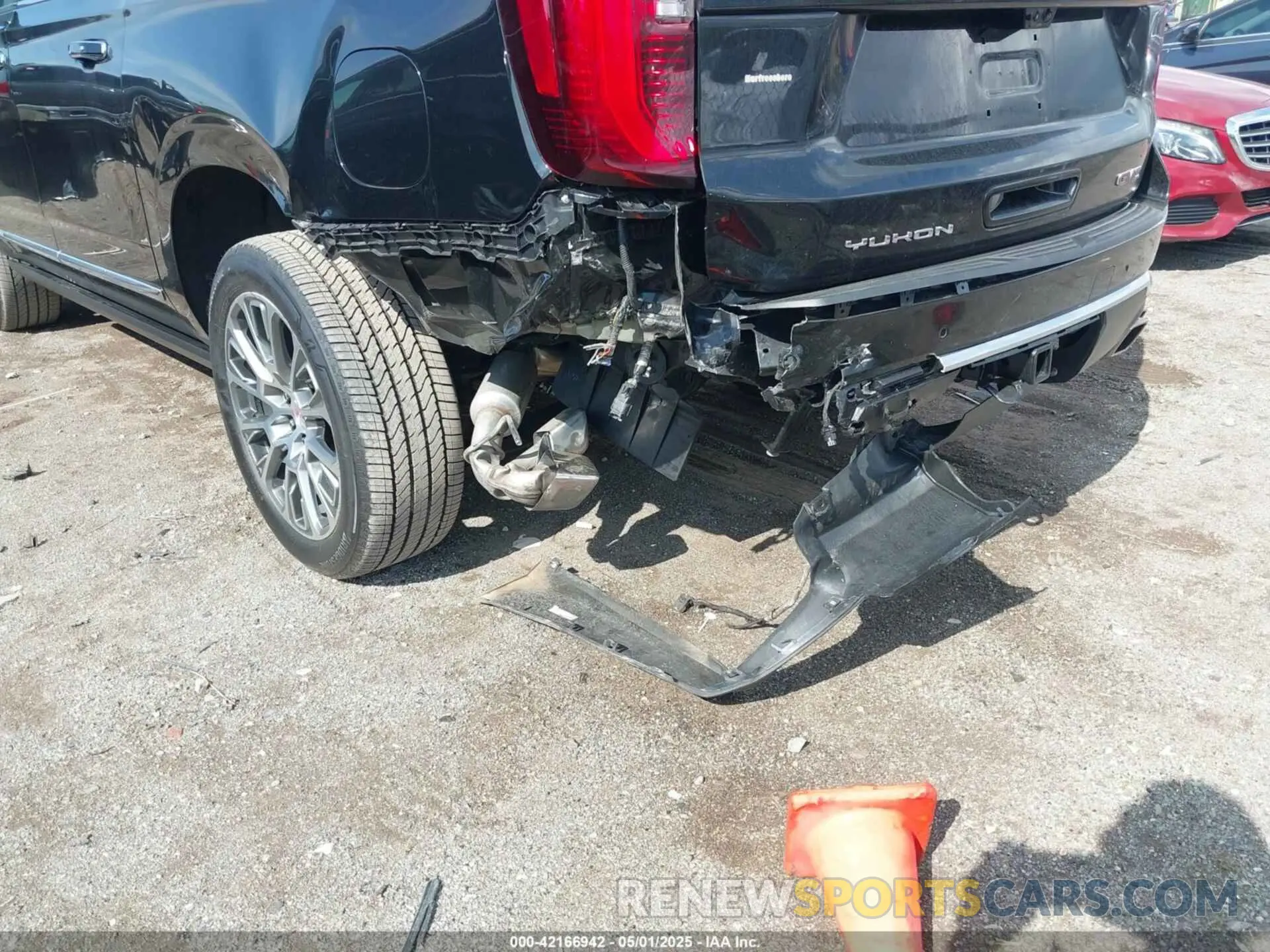 17 Фотография поврежденного автомобиля 1GKS2JRL9SR192737 GMC YUKON XL 2025