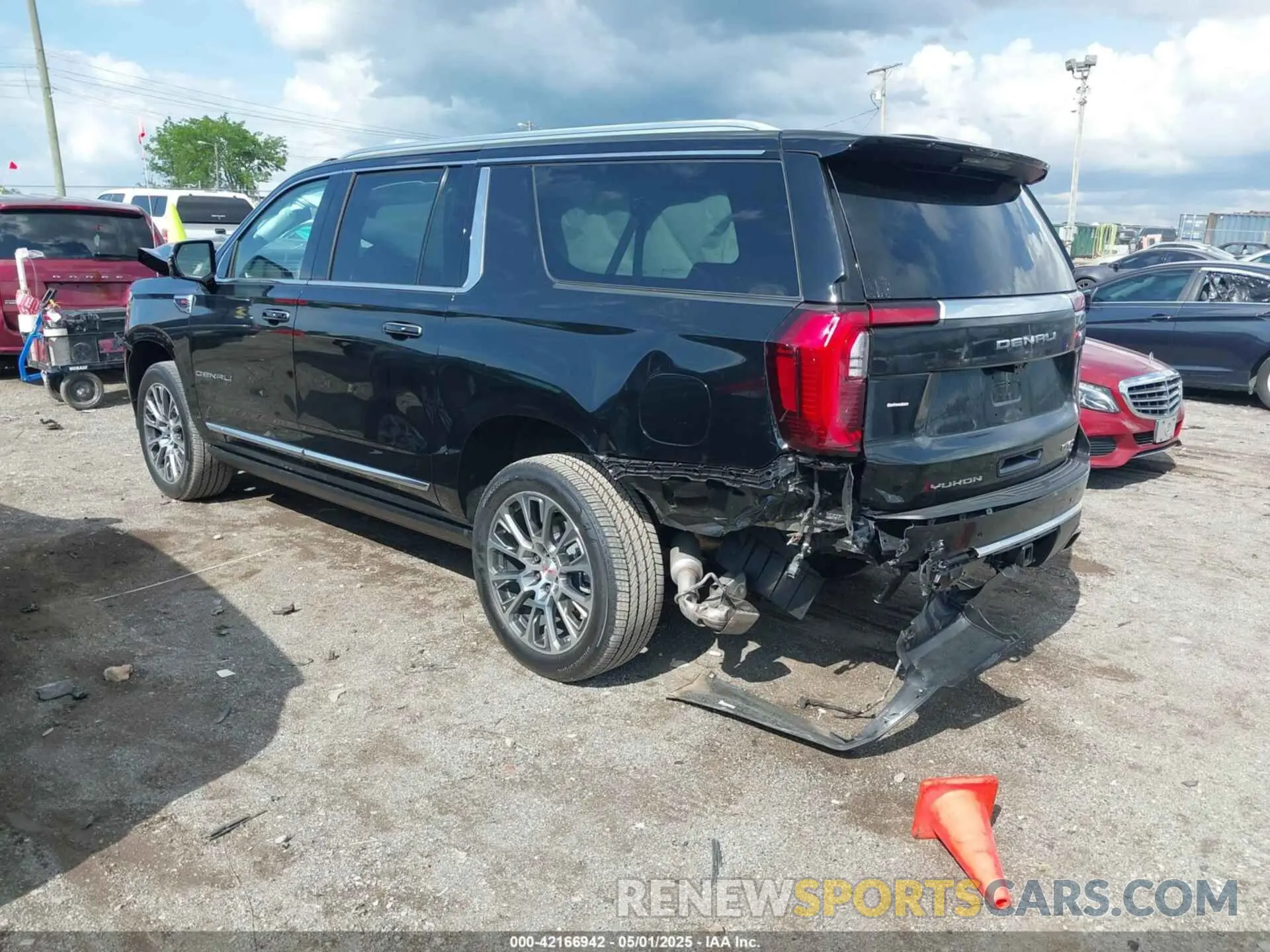 3 Фотография поврежденного автомобиля 1GKS2JRL9SR192737 GMC YUKON XL 2025