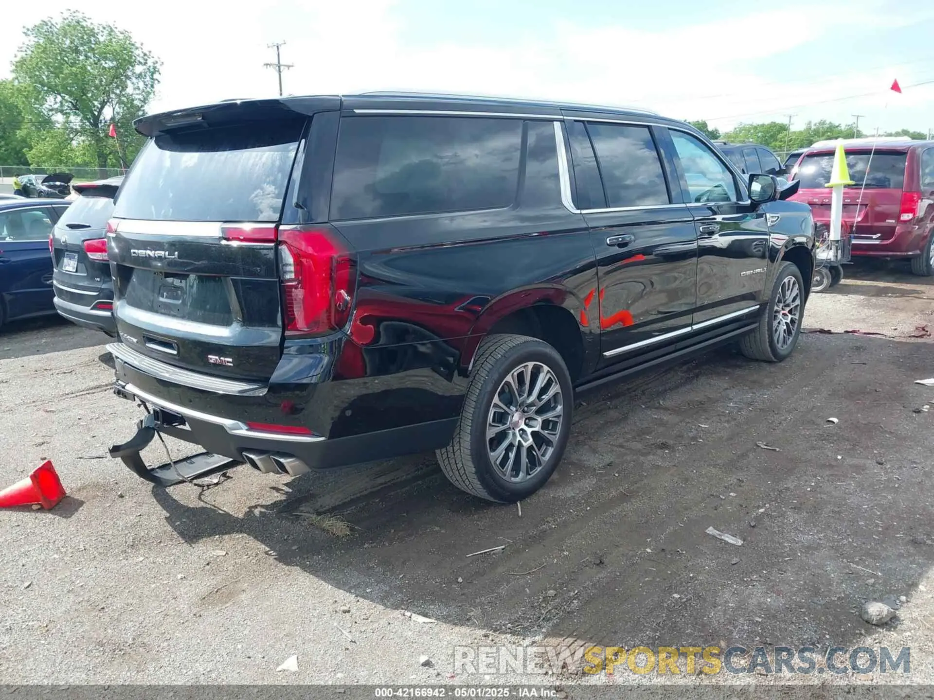 4 Фотография поврежденного автомобиля 1GKS2JRL9SR192737 GMC YUKON XL 2025