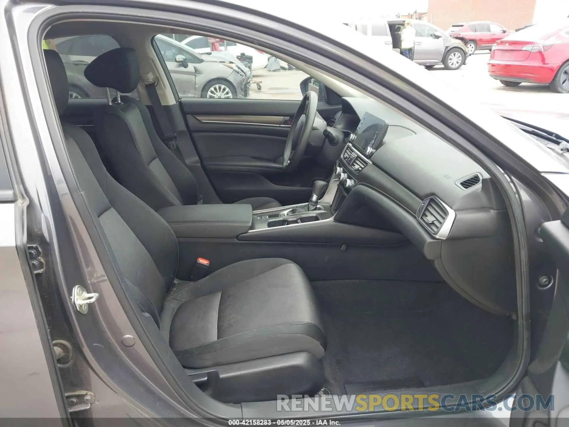 5 Photograph of a damaged car 1HGCV1F10KA027766 HONDA ACCORD 2019