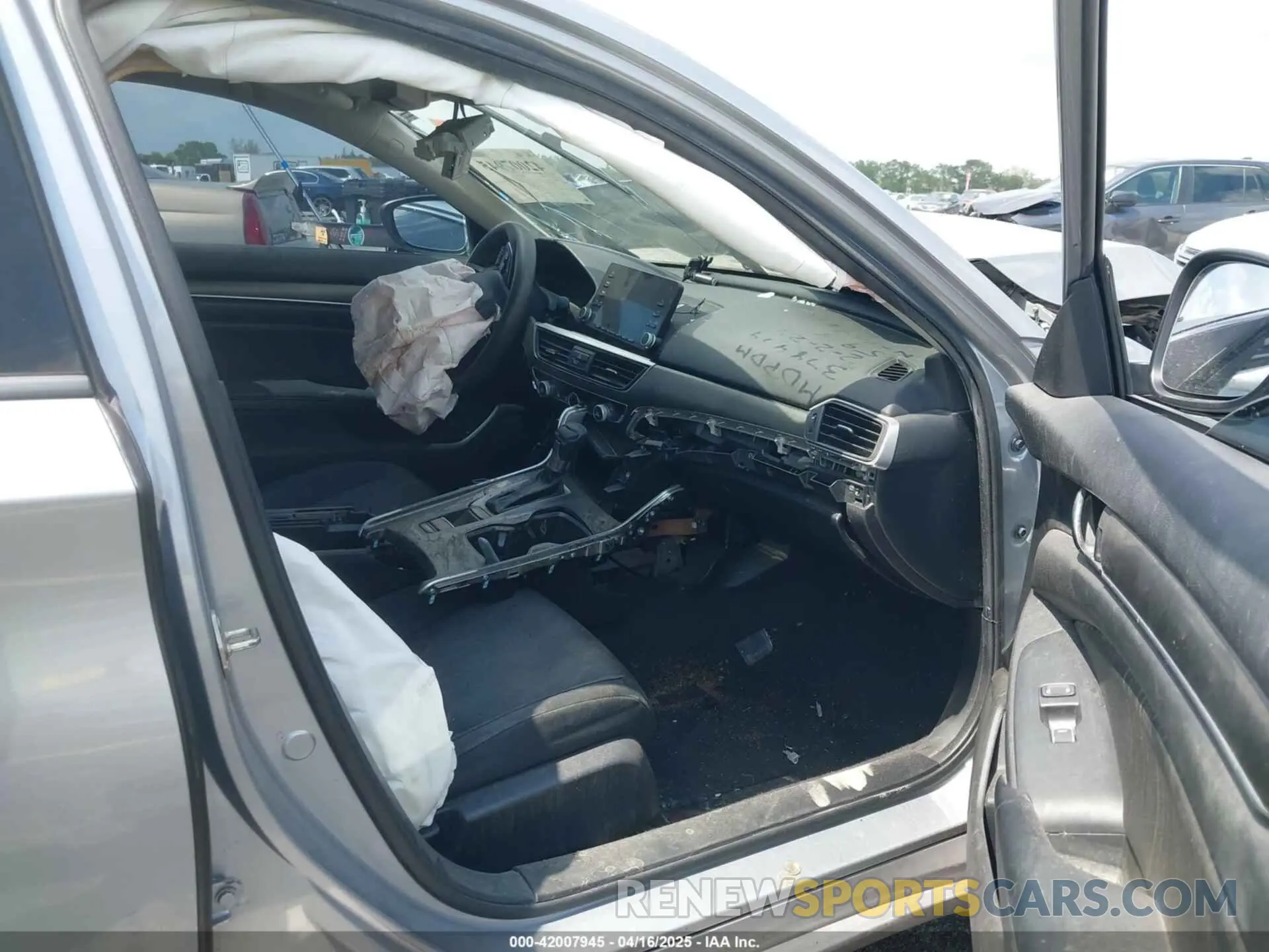 5 Photograph of a damaged car 1HGCV1F10KA135918 HONDA ACCORD 2019