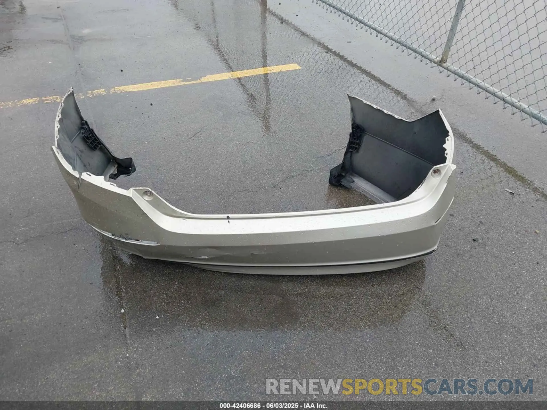 12 Photograph of a damaged car 1HGCV1F11KA084705 HONDA ACCORD 2019
