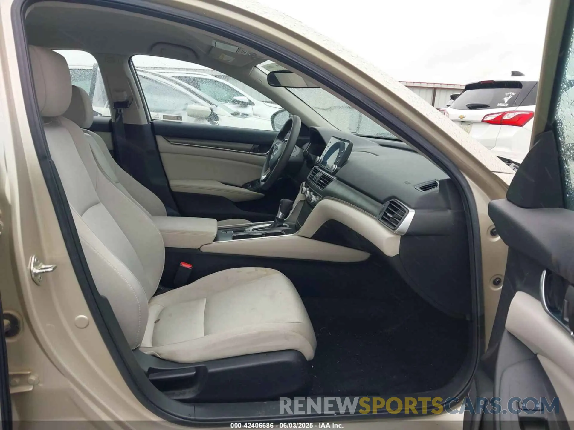 5 Photograph of a damaged car 1HGCV1F11KA084705 HONDA ACCORD 2019