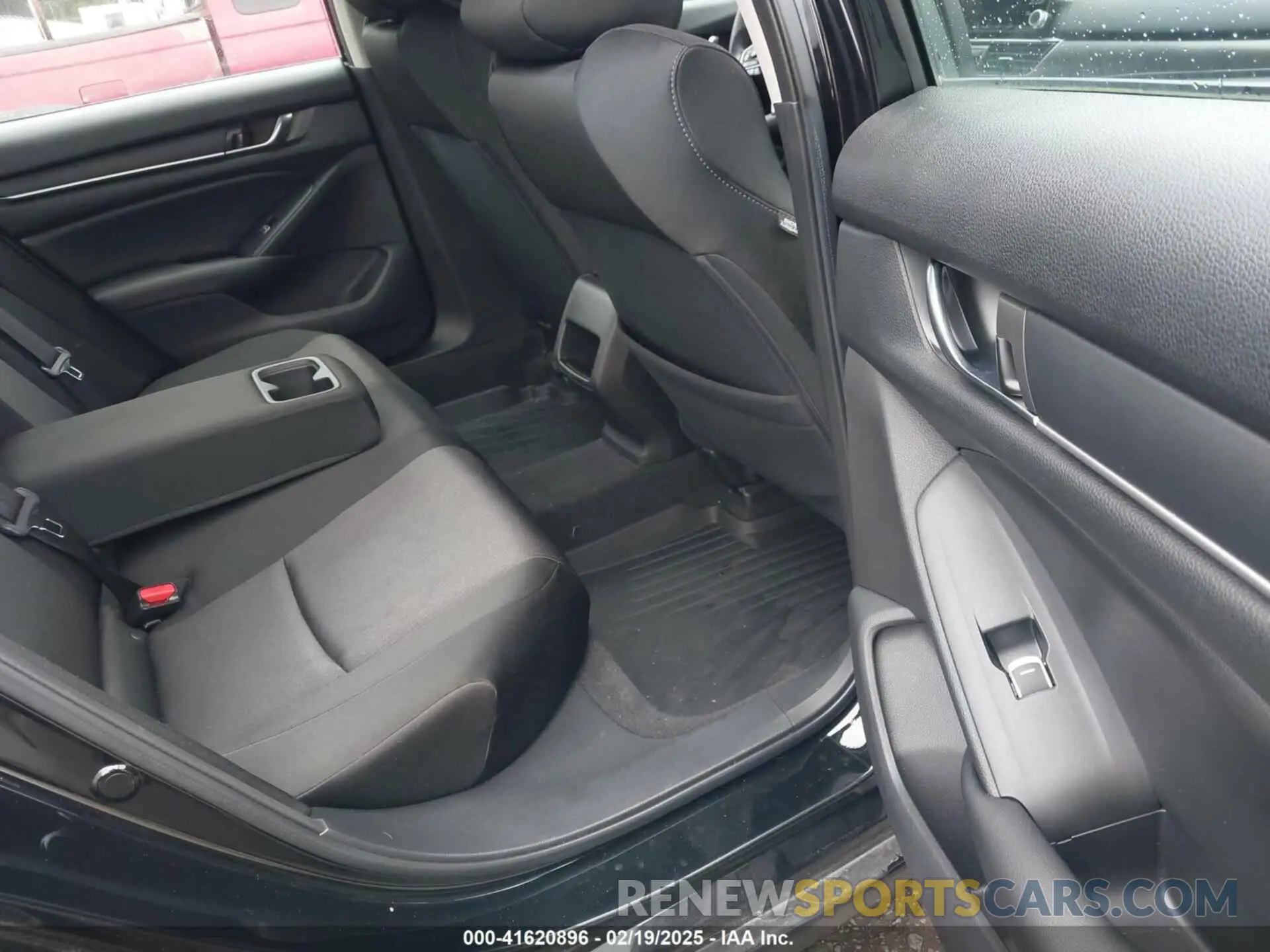 8 Photograph of a damaged car 1HGCV1F12KA006059 HONDA ACCORD 2019