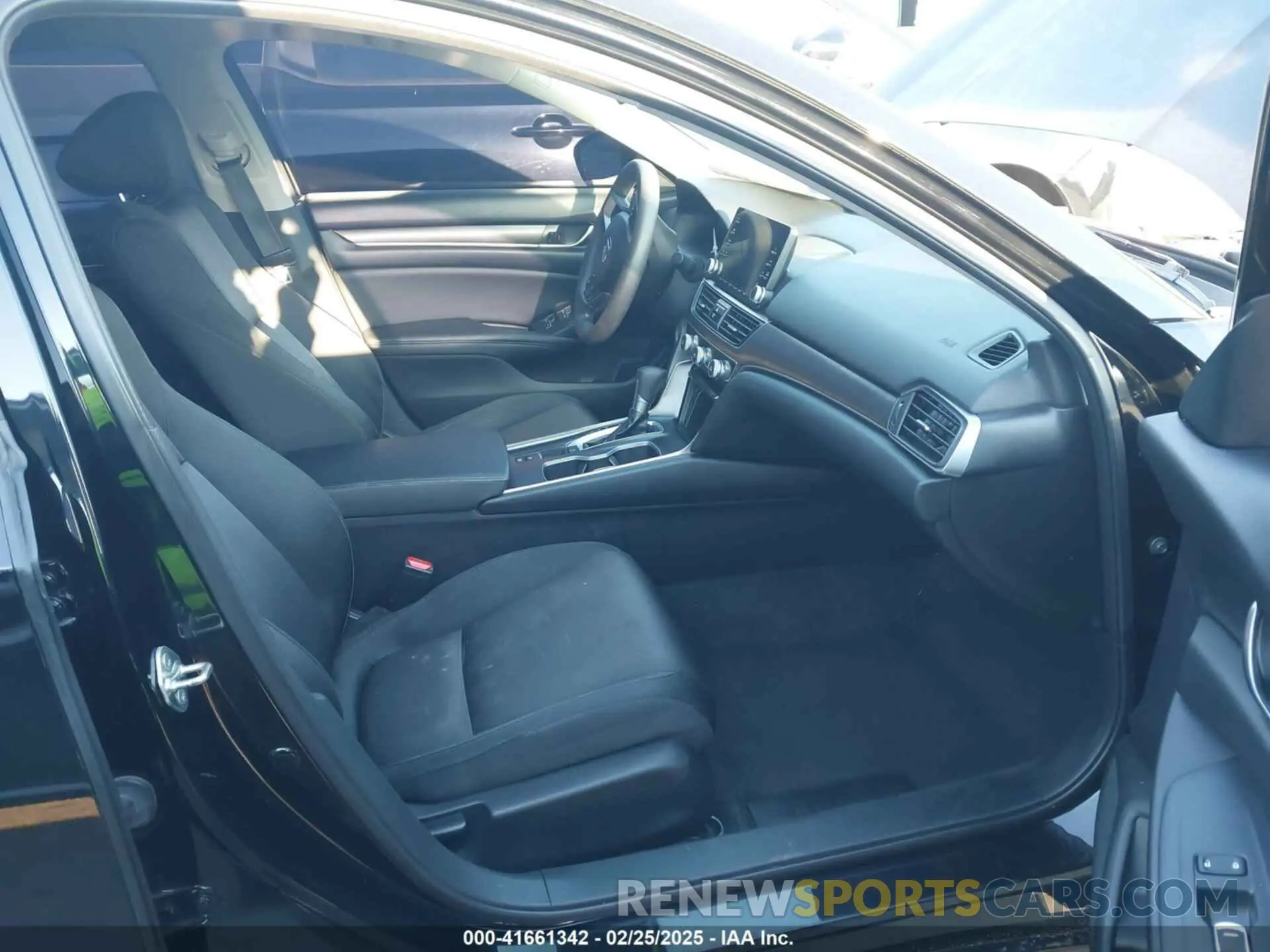 5 Photograph of a damaged car 1HGCV1F12KA109756 HONDA ACCORD 2019