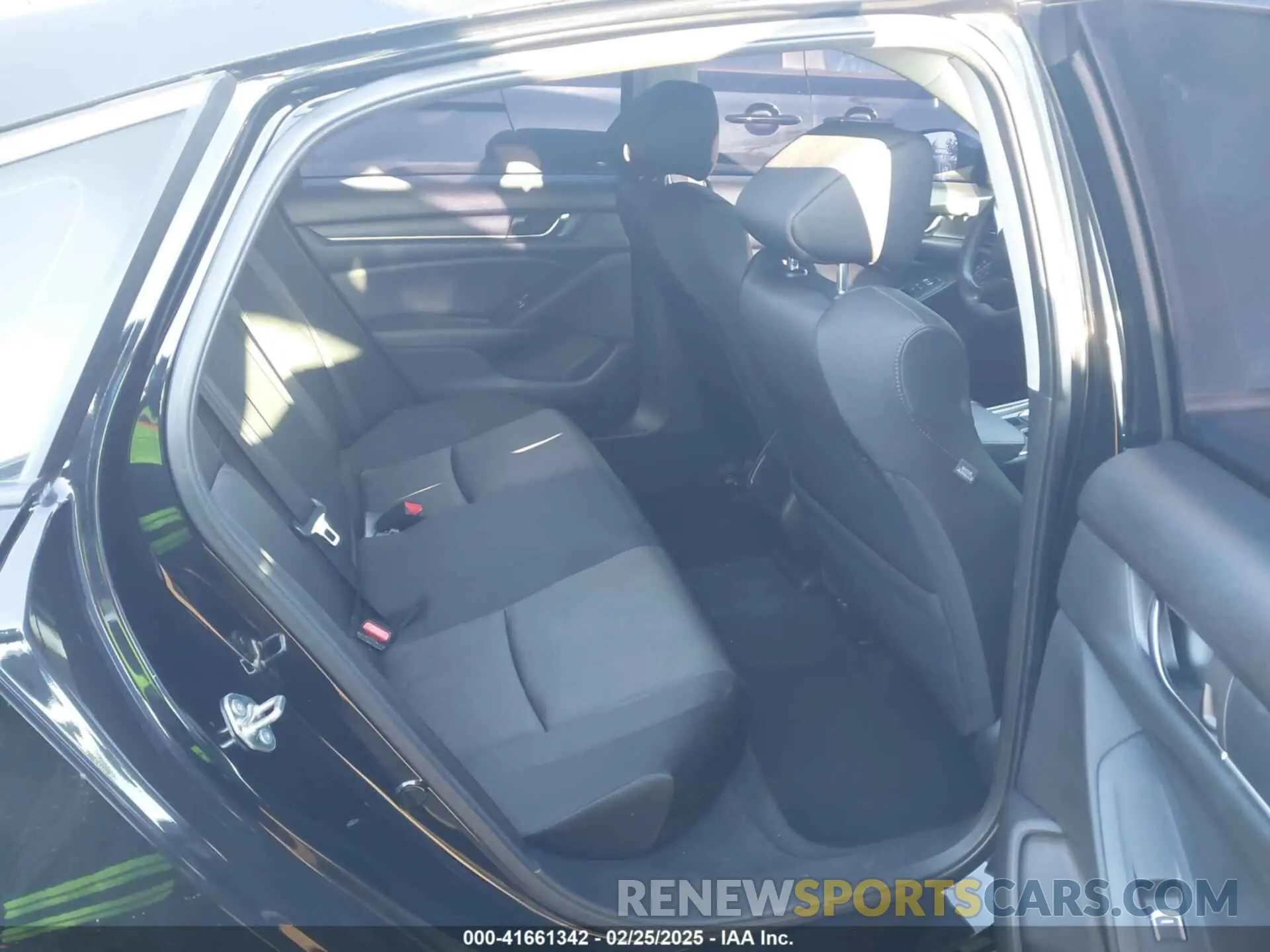 8 Photograph of a damaged car 1HGCV1F12KA109756 HONDA ACCORD 2019