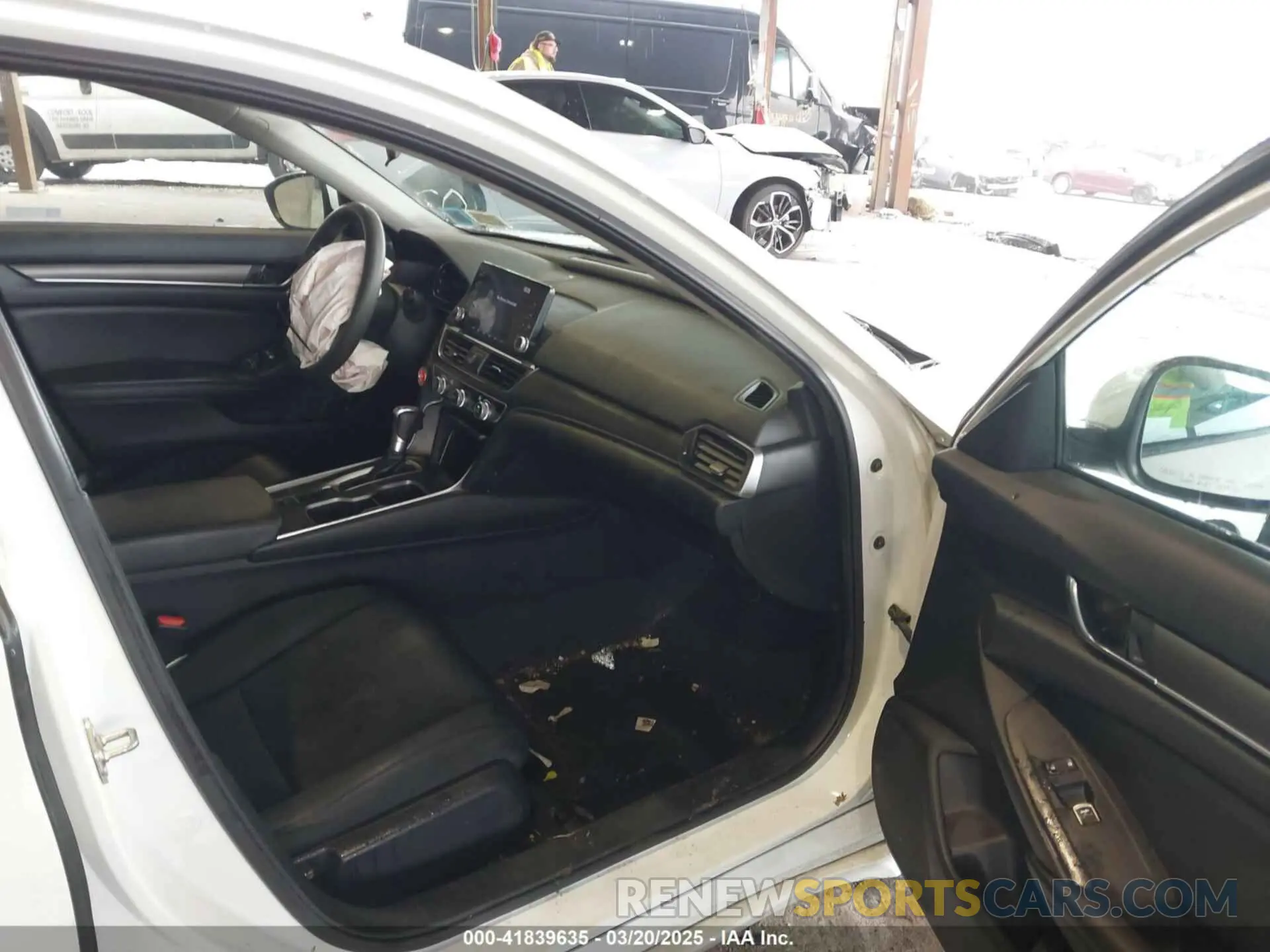 5 Photograph of a damaged car 1HGCV1F12KA135001 HONDA ACCORD 2019