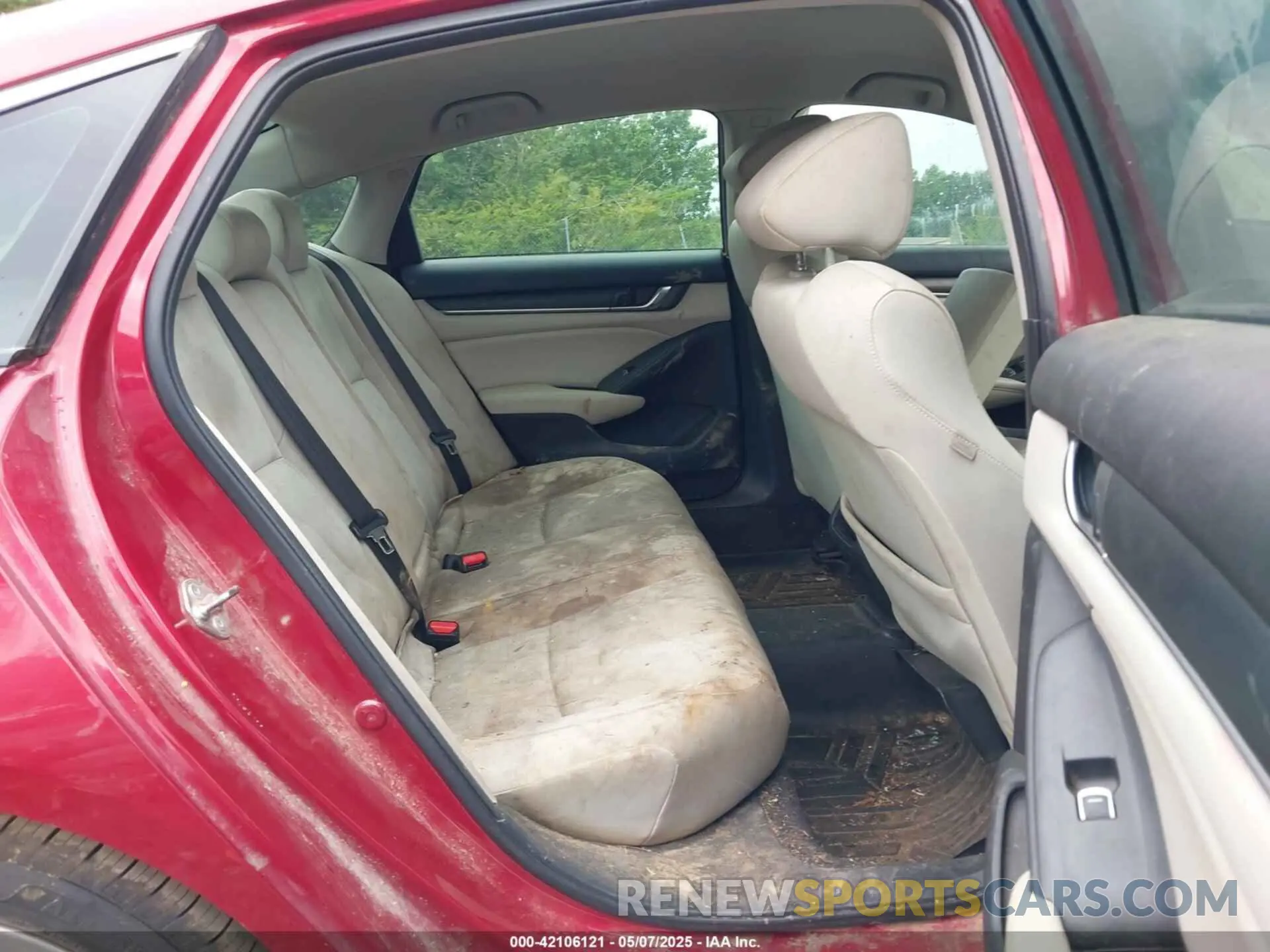 8 Photograph of a damaged car 1HGCV1F13KA042794 HONDA ACCORD 2019