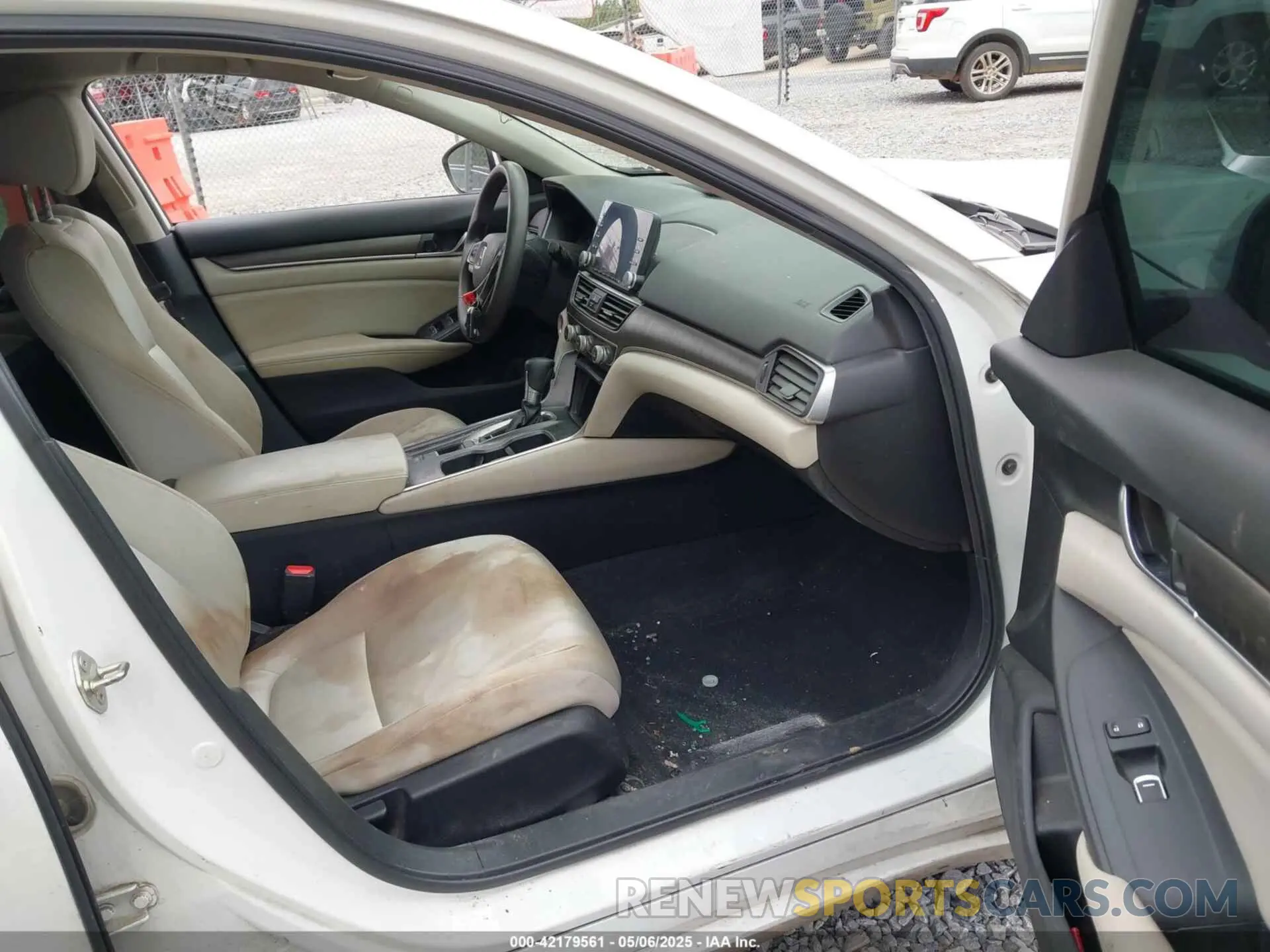 5 Фотография поврежденного автомобиля 1HGCV1F13KA092661 HONDA ACCORD 2019